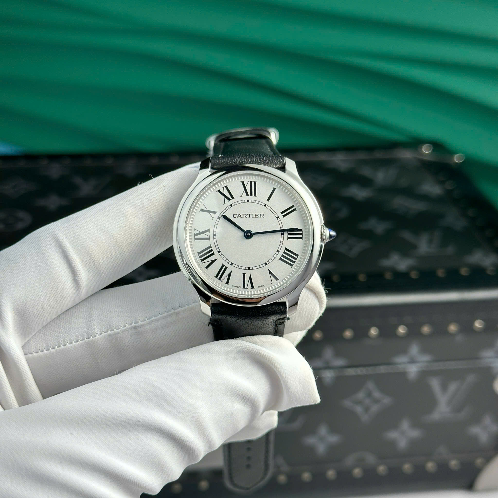 Đồng hồ Cartier Ronde Must medium, 36mm, Máy Quartz Ronda Thuỵ sỹ