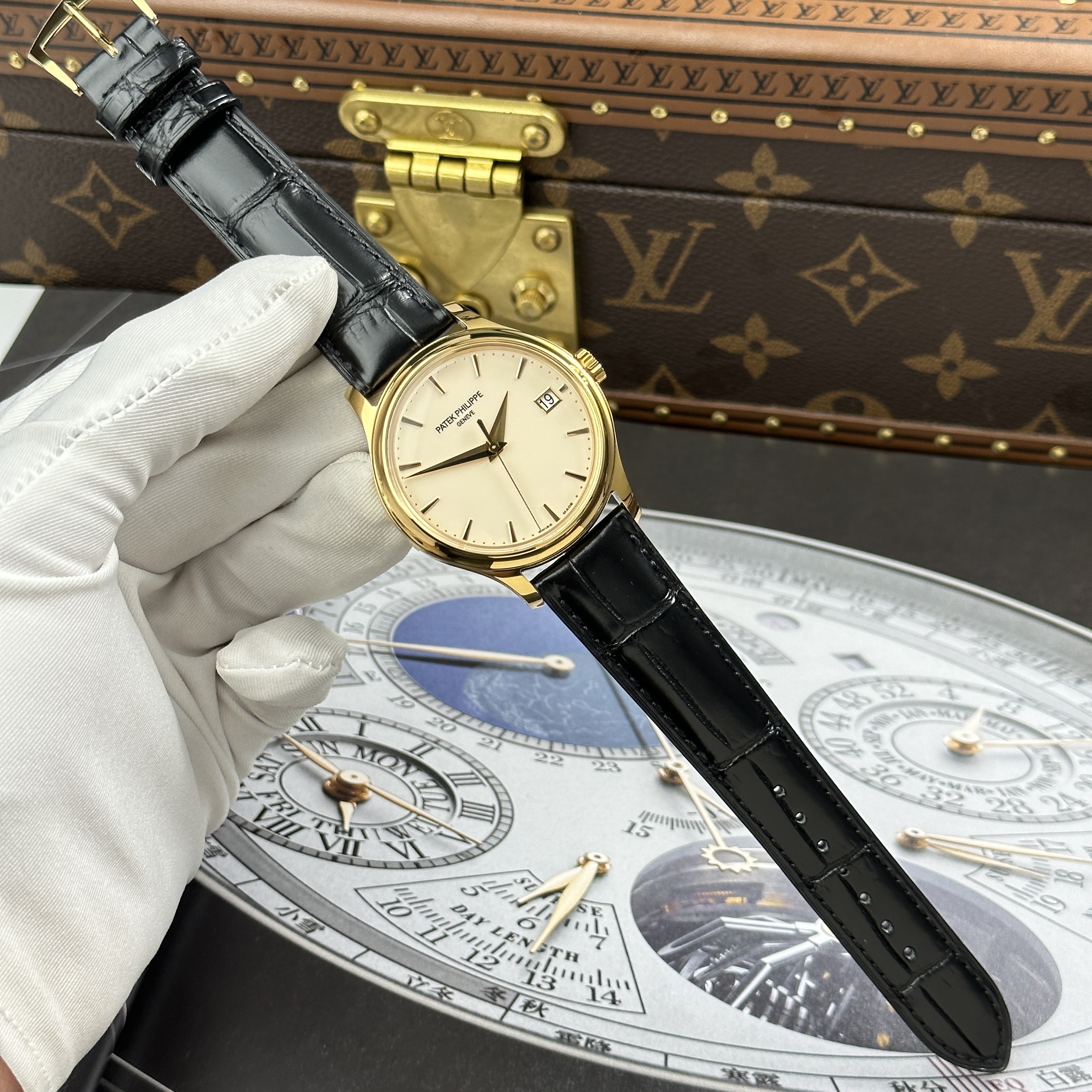 Đồng hồ Patek Philippe Calatrava 5227, Size 39mm, Gold