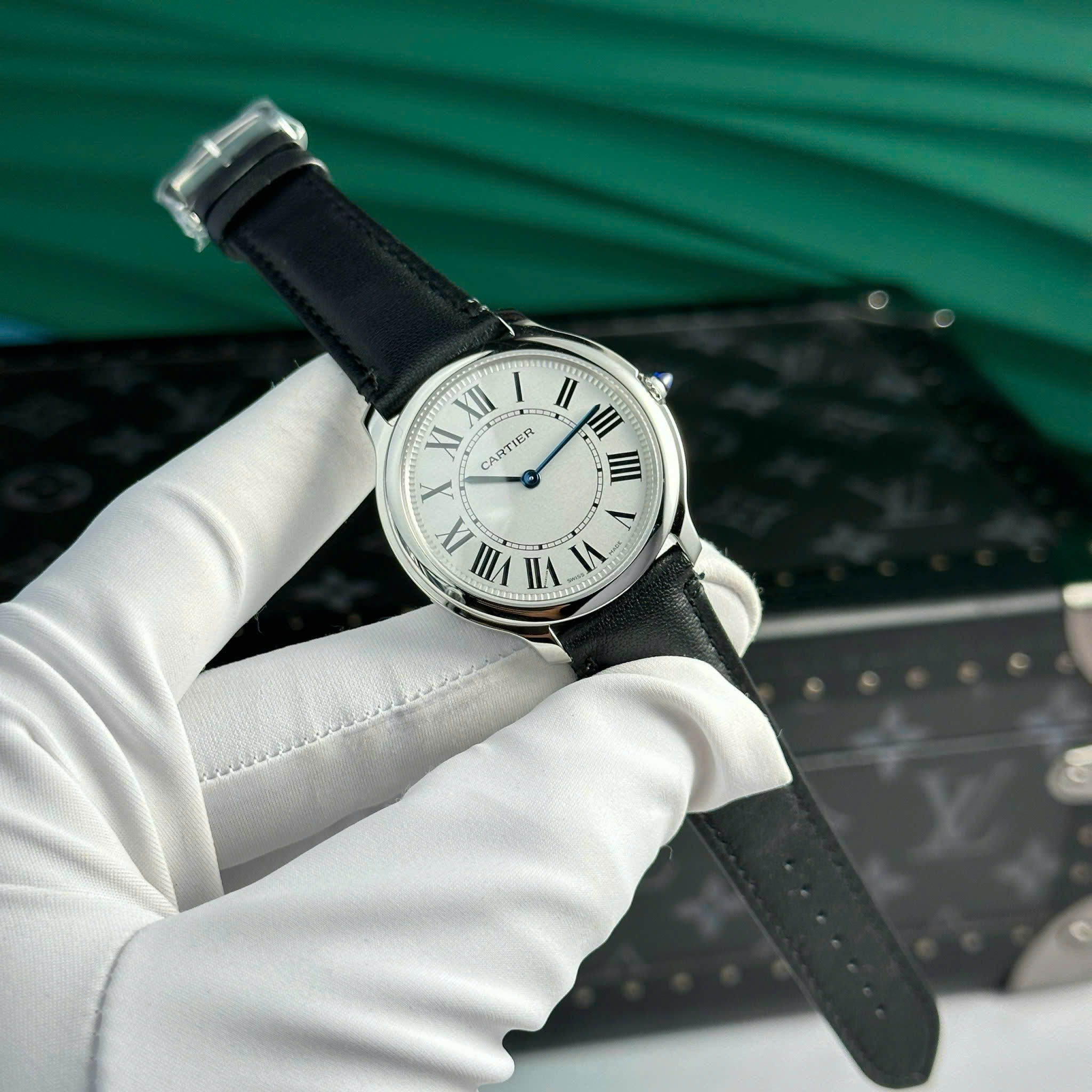 Đồng hồ Cartier Ronde Must medium, 36mm, Máy Quartz Ronda Thuỵ sỹ