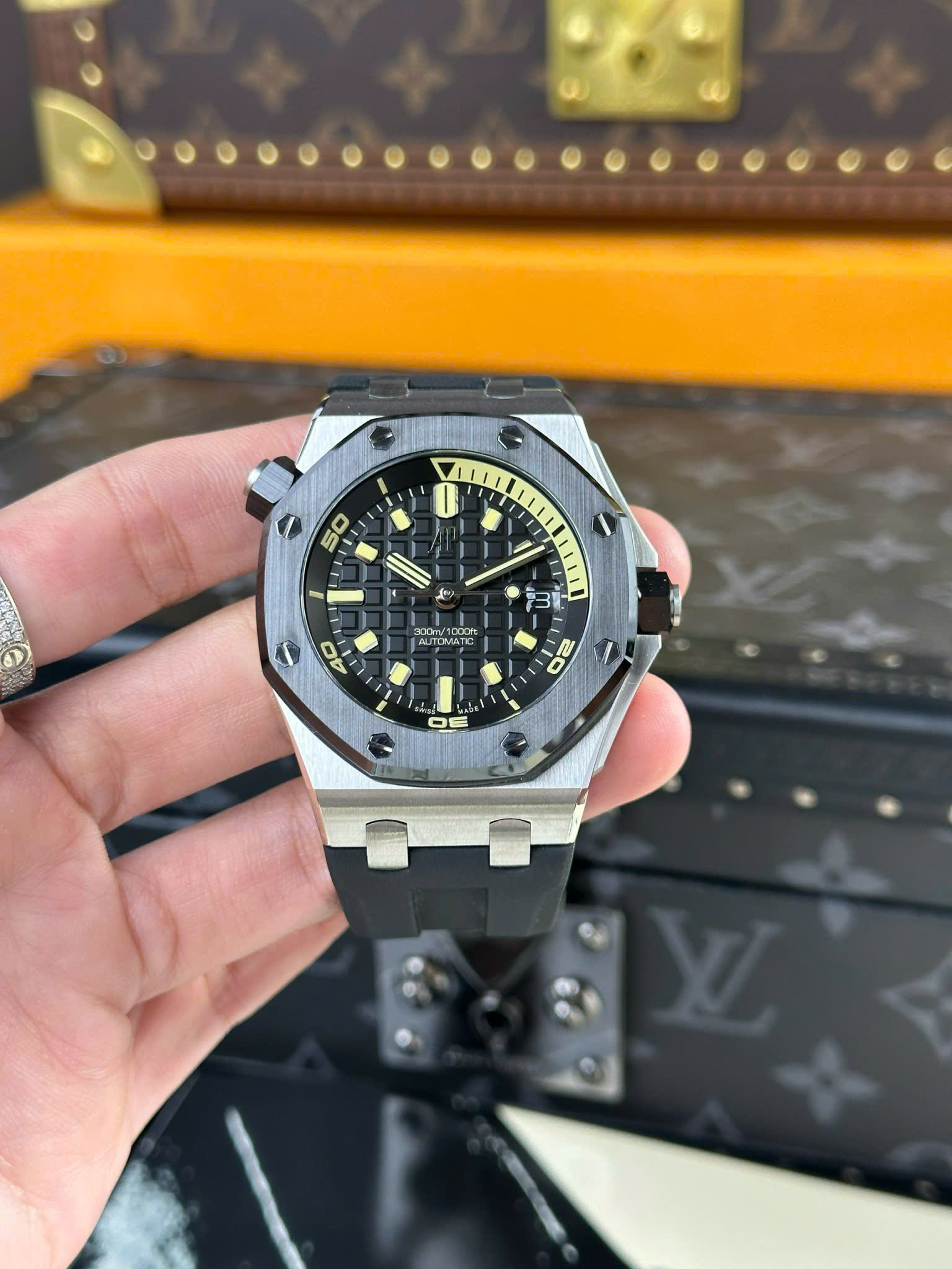 Đồng hồ nam Audemars Piguet Royal Oak Offshore 15720, size 42mm, màu đen