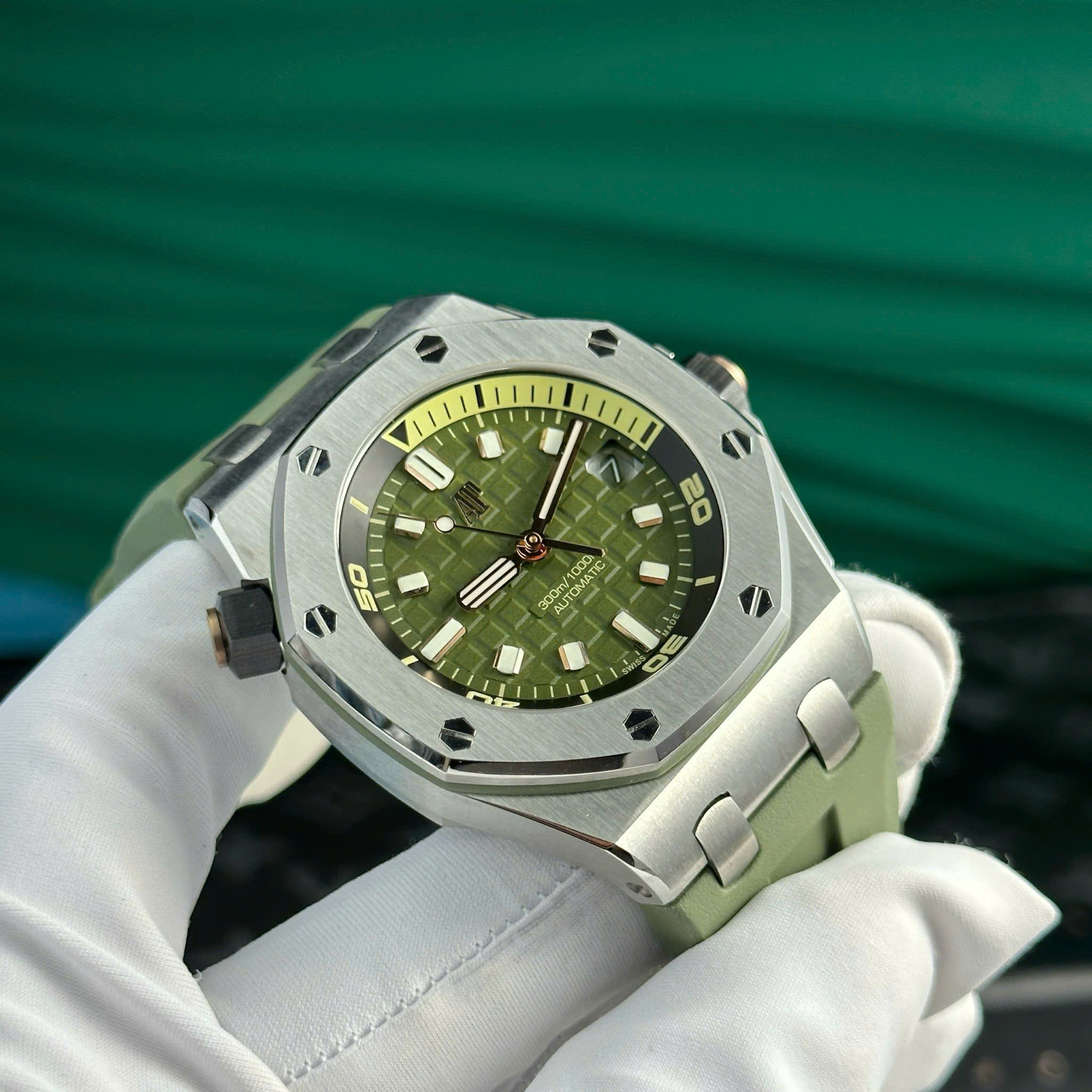 Đồng hồ Audemars Piguet Royal Oak Offshore 15720, size 42mm, Green