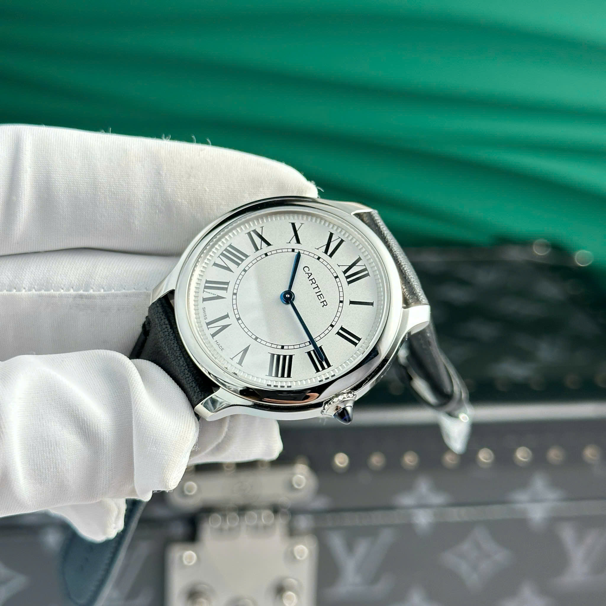 Đồng hồ Cartier Ronde Must medium, 36mm, Máy Quartz Ronda Thuỵ sỹ