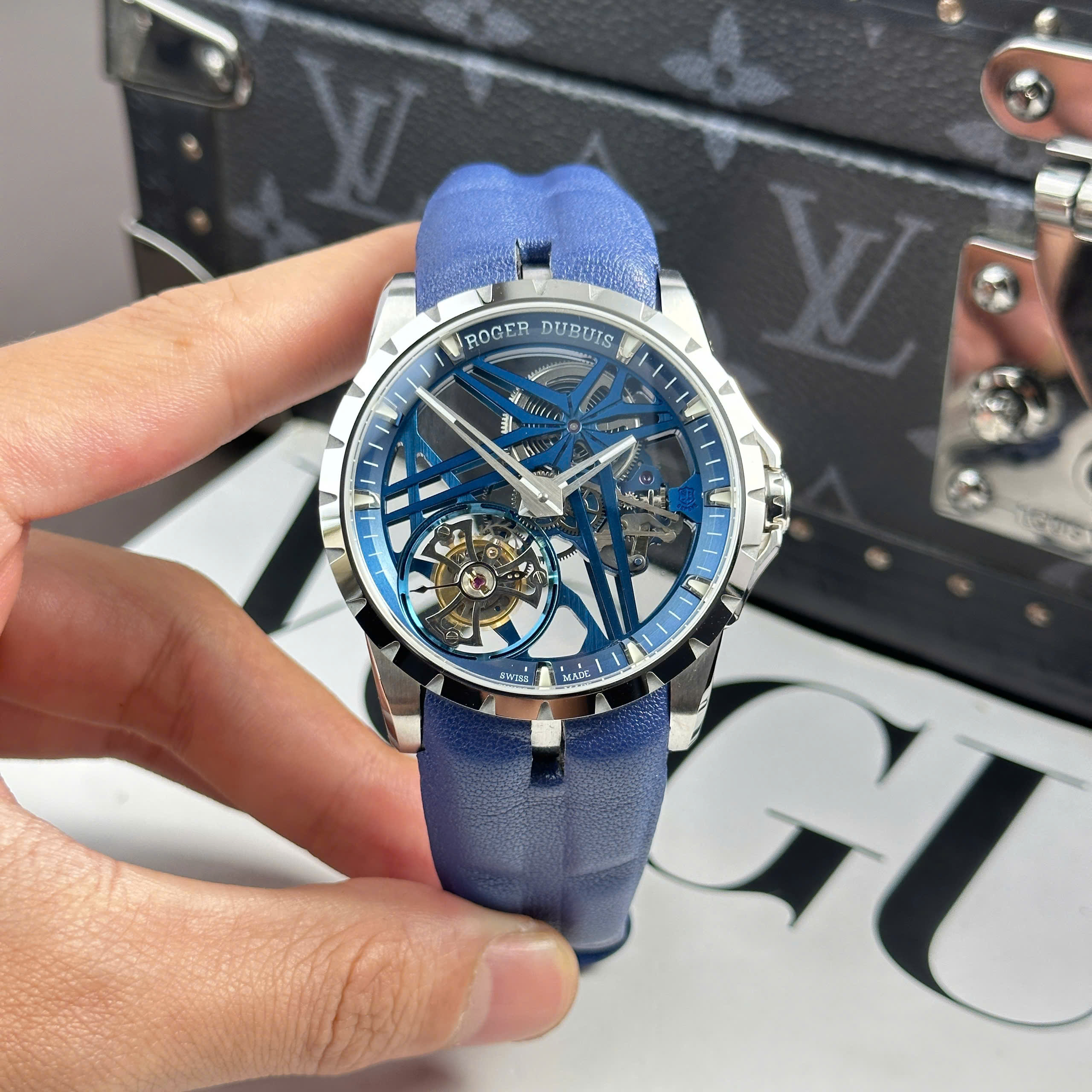 Đồng hồ Roger Dubuis Excalibur Monotourbillon RDDBEX0838, size 42mm, Xanh