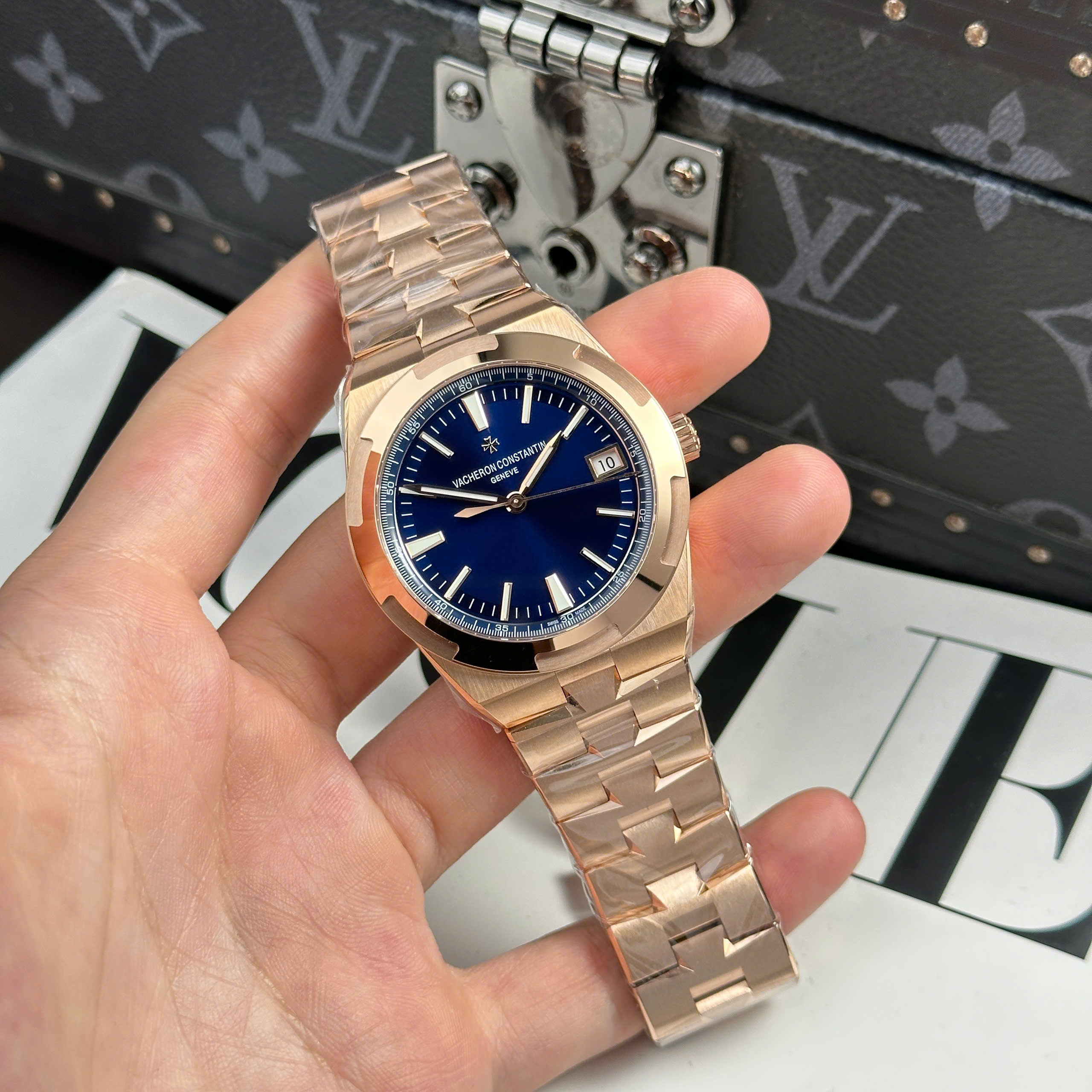 Đồng hồ Vacheron Constantin Overseas 4500V, Size 41mm, xanh navy