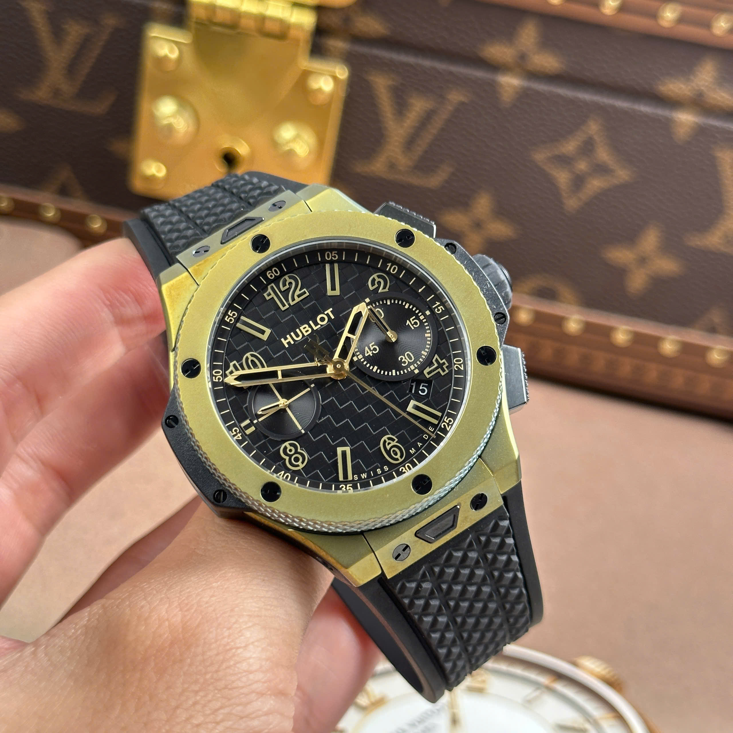 Đồng hồ Hublot Big Bang 20th Anniversary, Size 43mm, Black and gold.