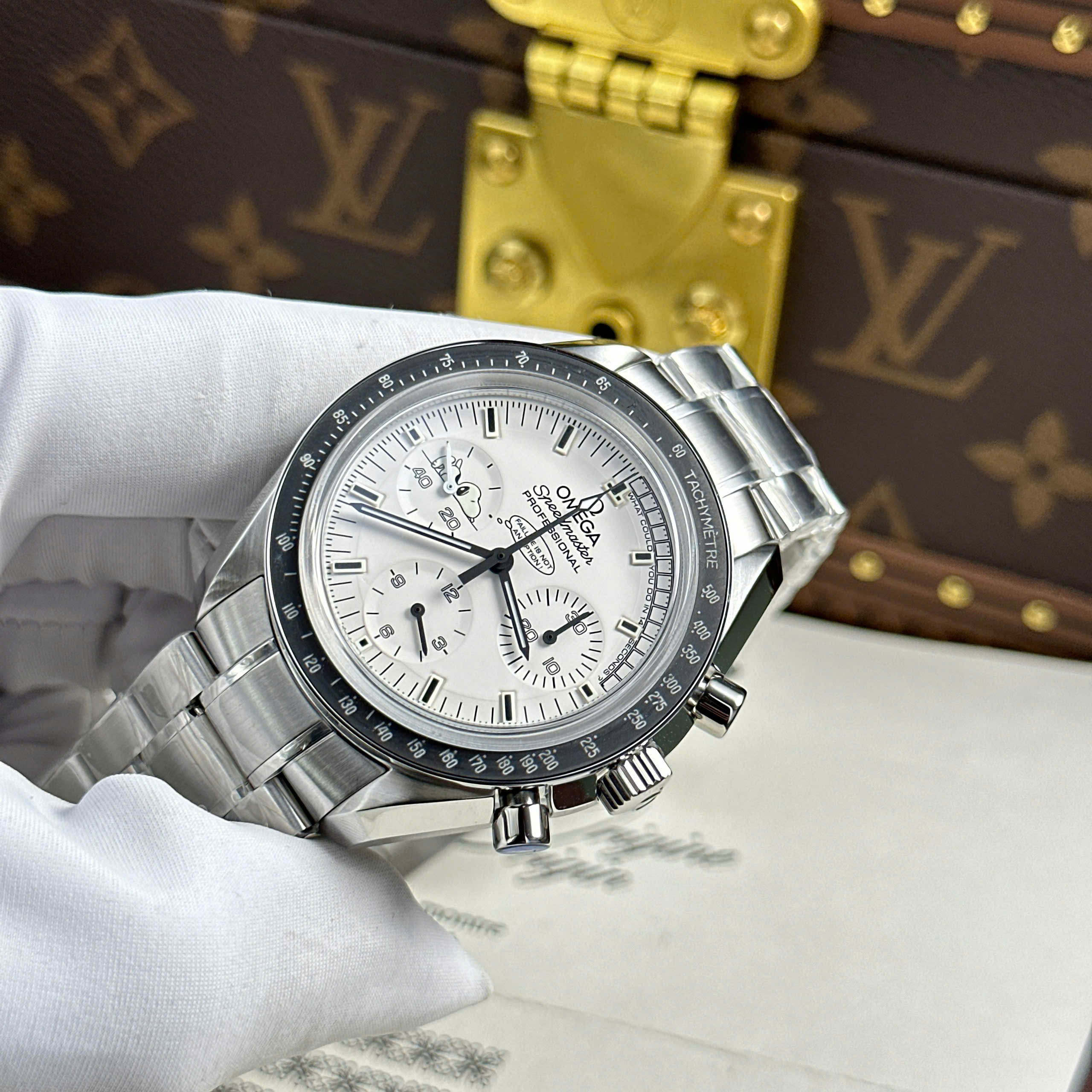 Đồng hồ Omega Speedmaster Apollo 13 Silver Snoopy, Size 42mm