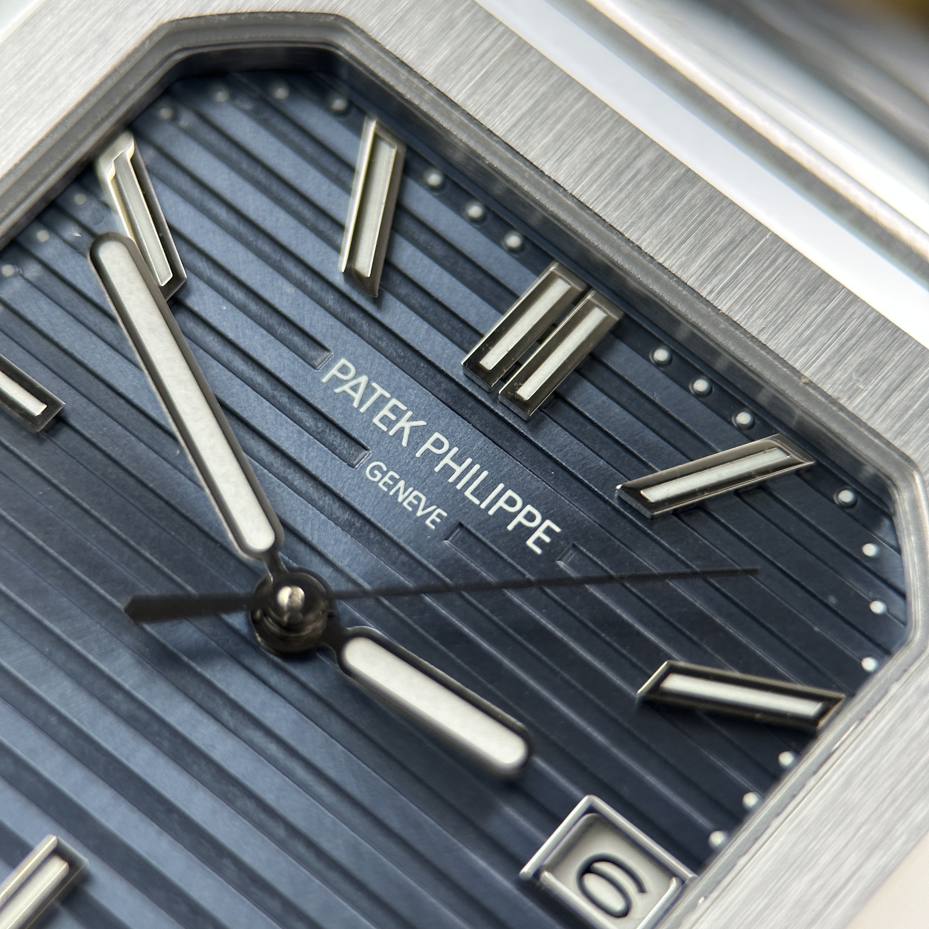 Đồng hồ Patek Philippe Cubitus 7128, size 40mm, Xanh