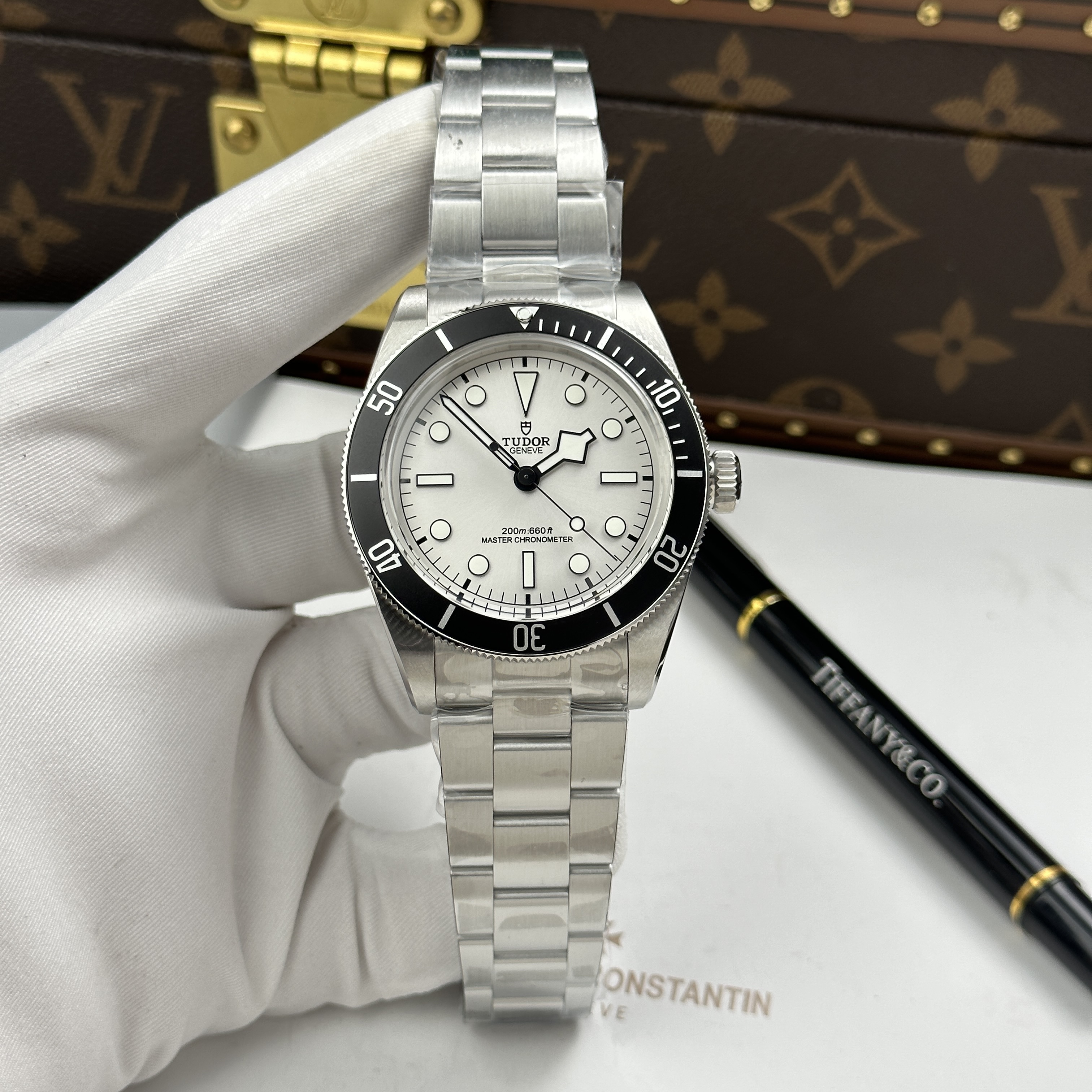 Đồng hồ Tudor Heritage Black Bay 68, size 43mm, Trắng