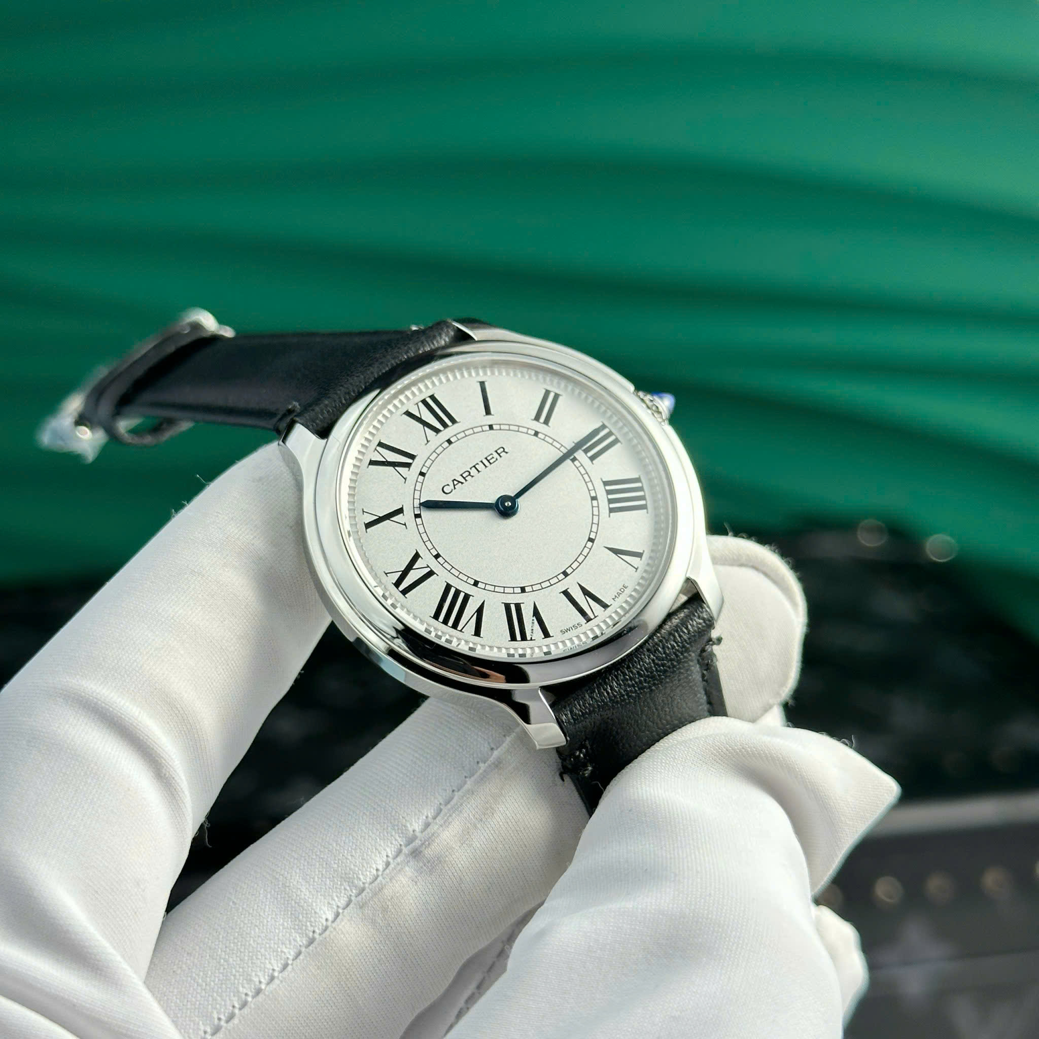 Đồng hồ Cartier Ronde Must medium, 36mm, Máy Quartz Ronda Thuỵ sỹ