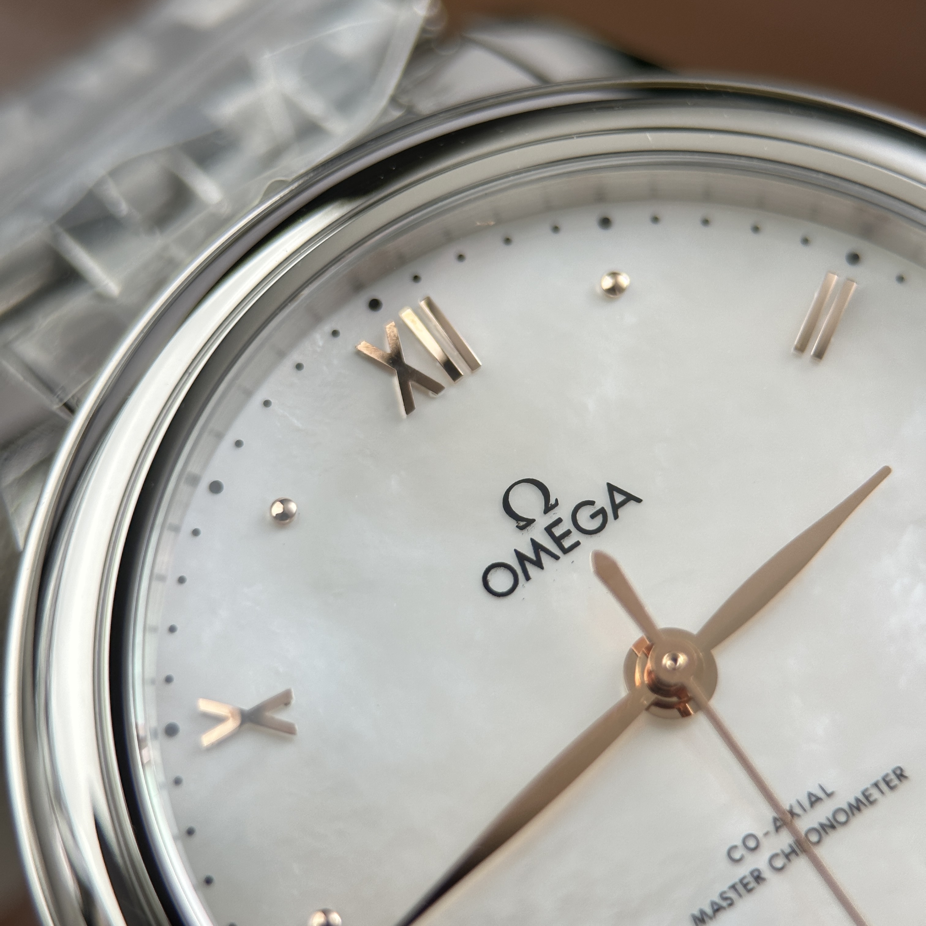Đồng hồ Omega De Ville Prestige, size 34mm. Trắng vàng