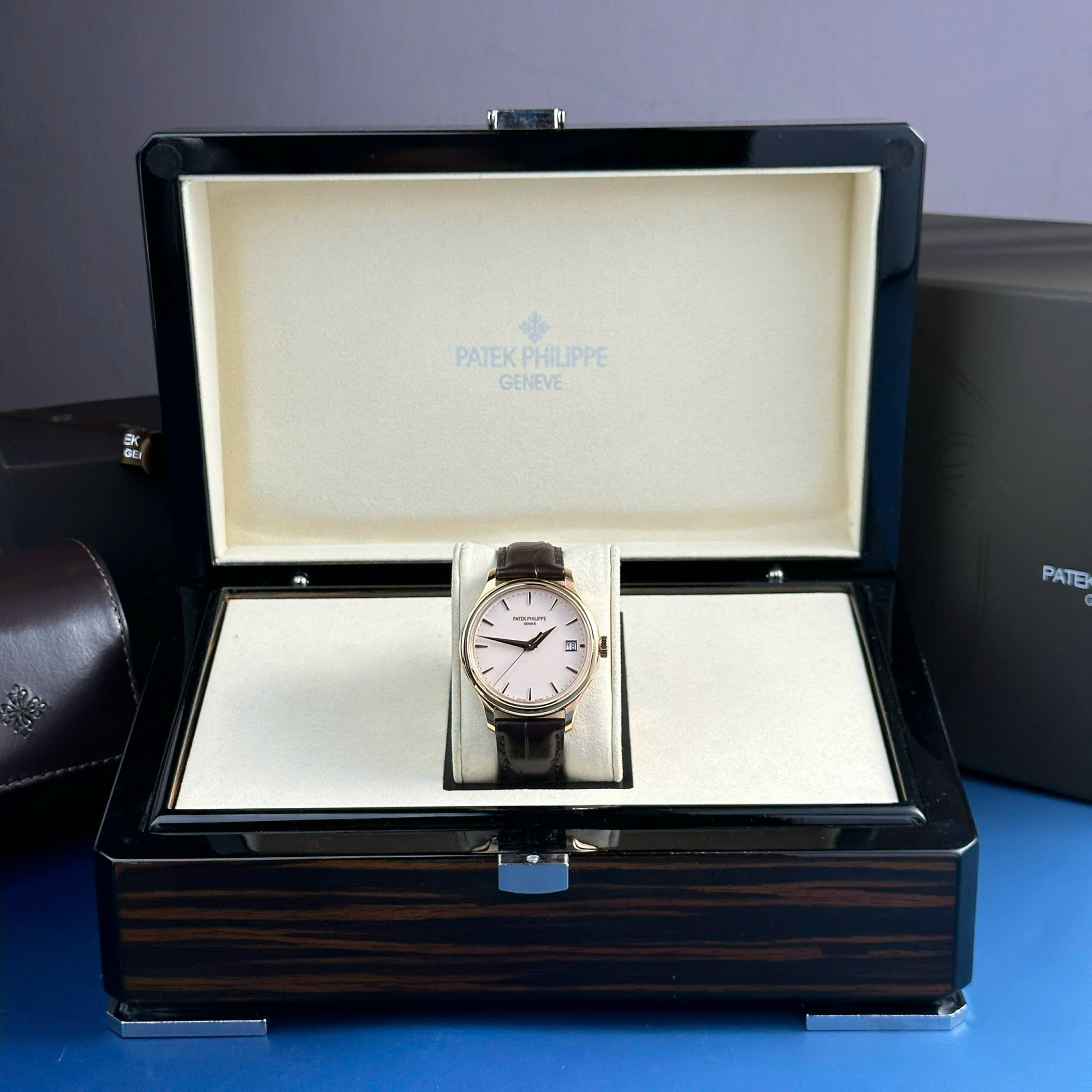 Đồng hồ  Patek Philippe Calatrava 5227, size 39mm, Vàng