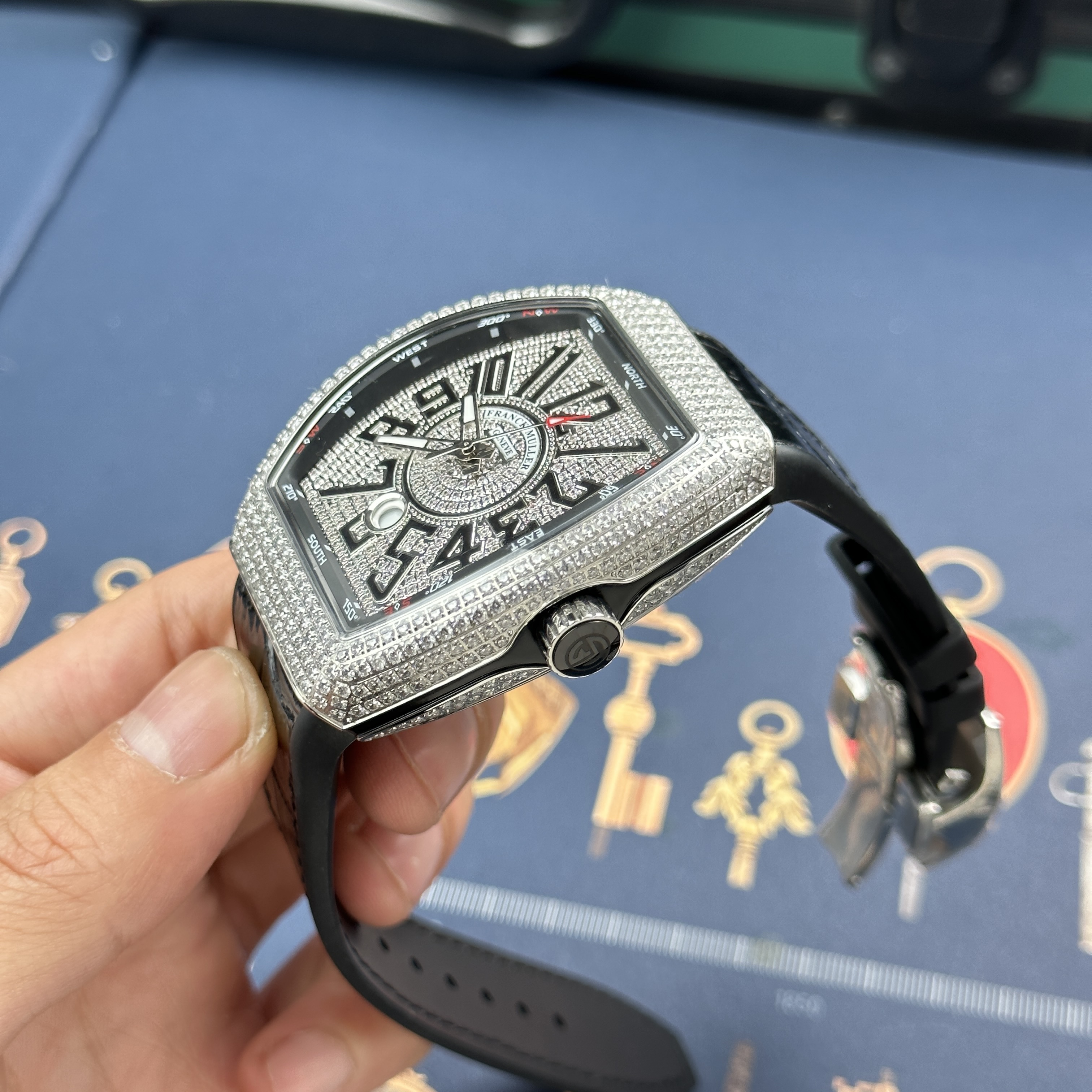 Đồng hồ Frank Mille V45, siêu đẹp, Size 45mm, màu trắng đen