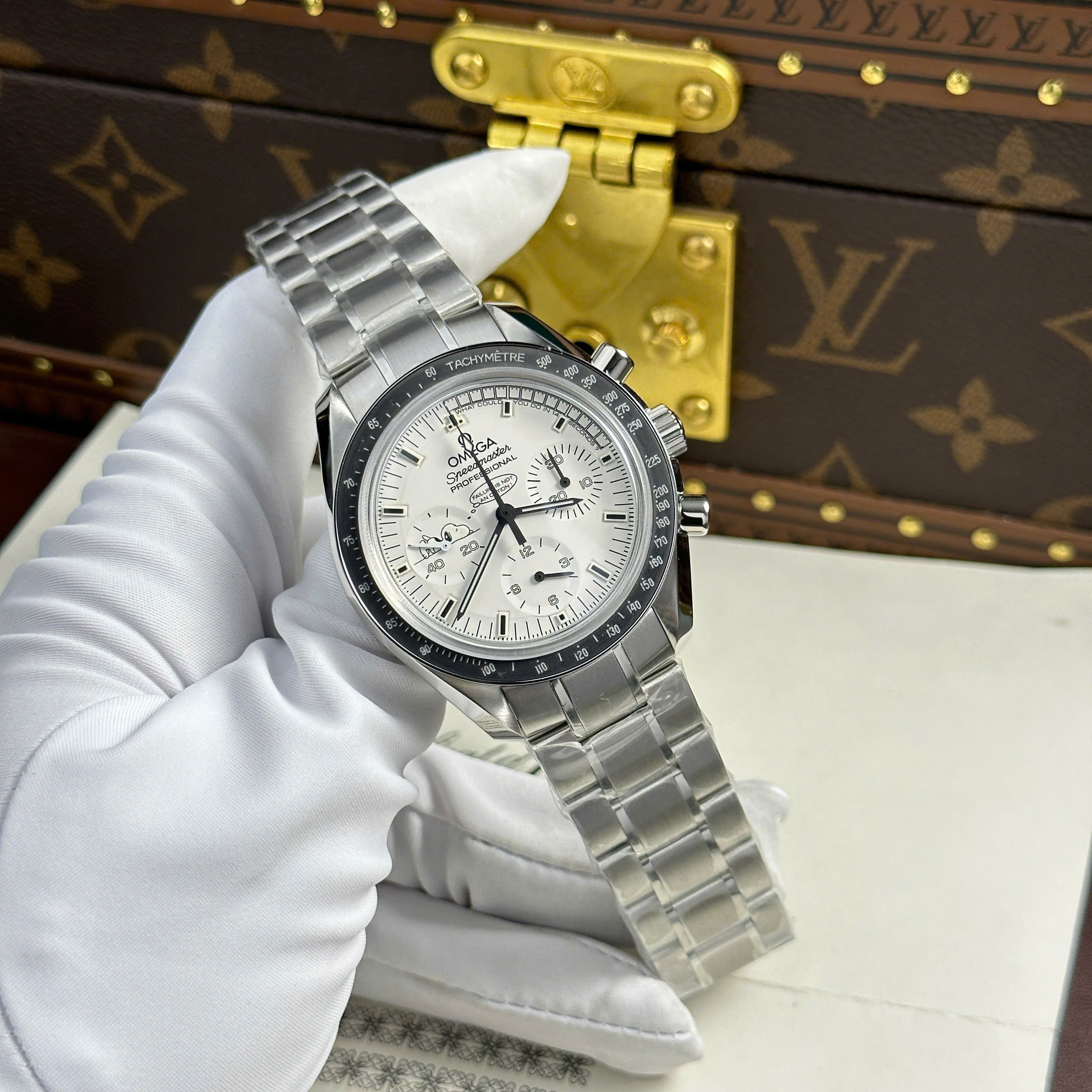 Đồng hồ Omega Speedmaster Apollo 13 Silver Snoopy, Size 42mm