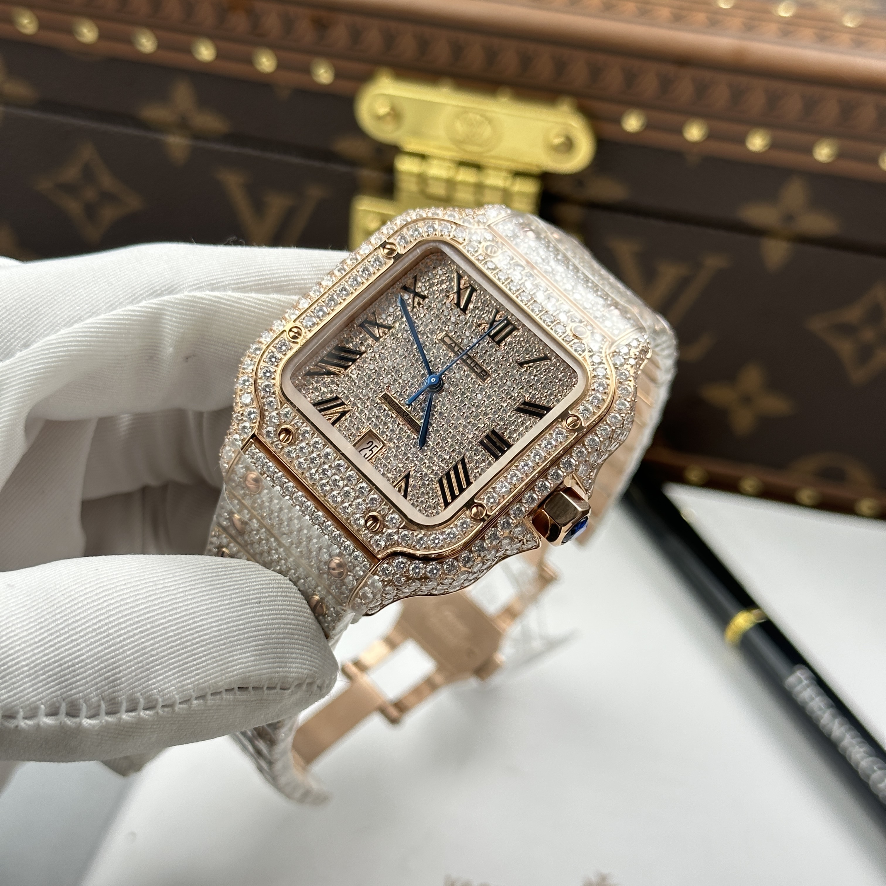 Đồng hồ Cartier de Santos Full Moissanite, Size 39.8mm, phiên bản đính Full Moissanite Hongkong