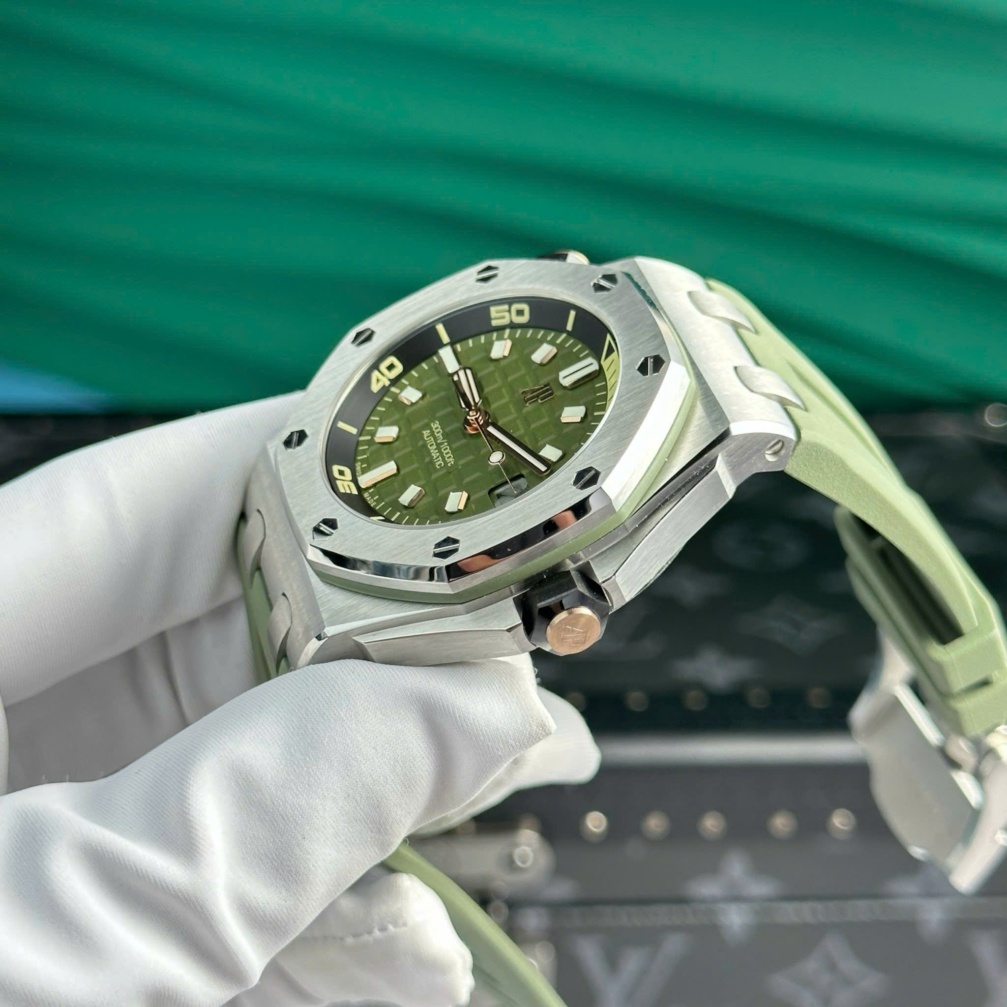 Đồng hồ Audemars Piguet Royal Oak Offshore 15720, size 42mm, Green