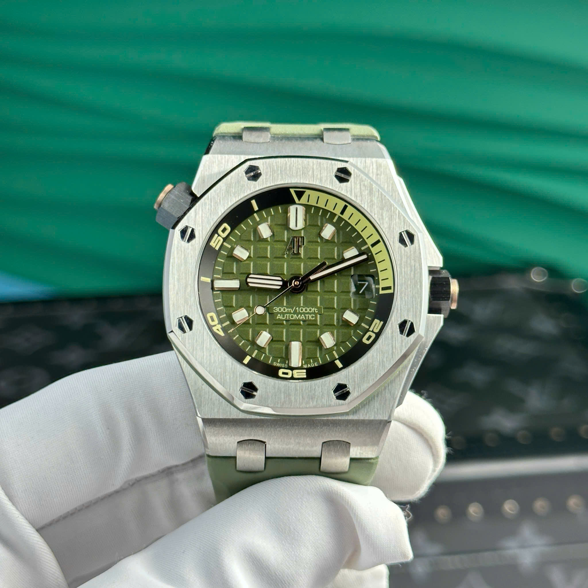 Đồng hồ Audemars Piguet Royal Oak Offshore 15720, size 42mm, Green