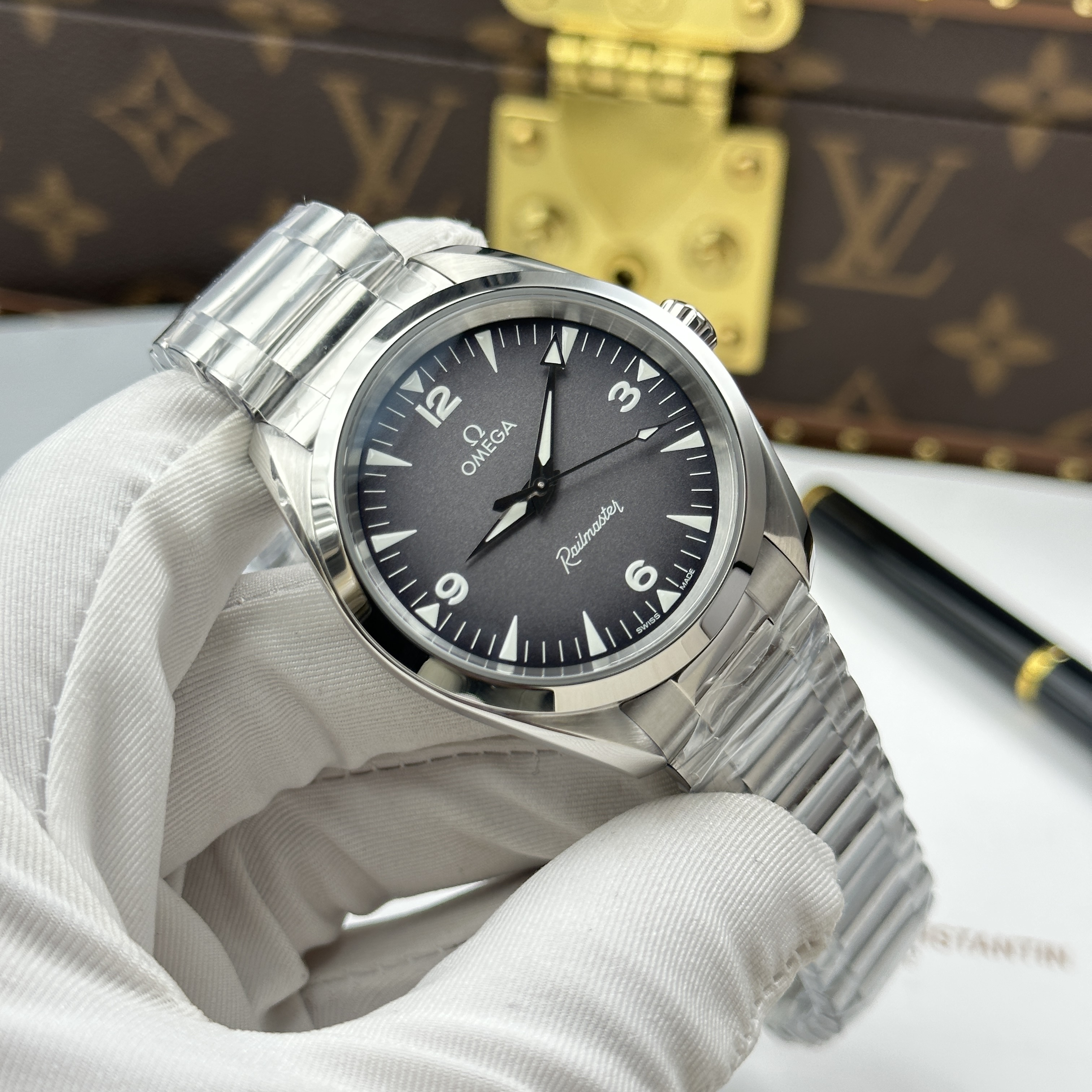 Đồng hồ Omega Heritage Railmaster, size 38mm