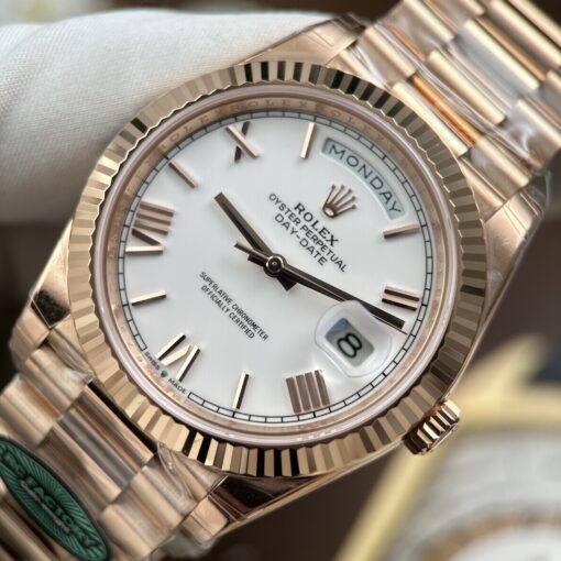 Đồng hồ Rolex Day-Date chế tác, trọng lượng 212 gram, Size 40mm