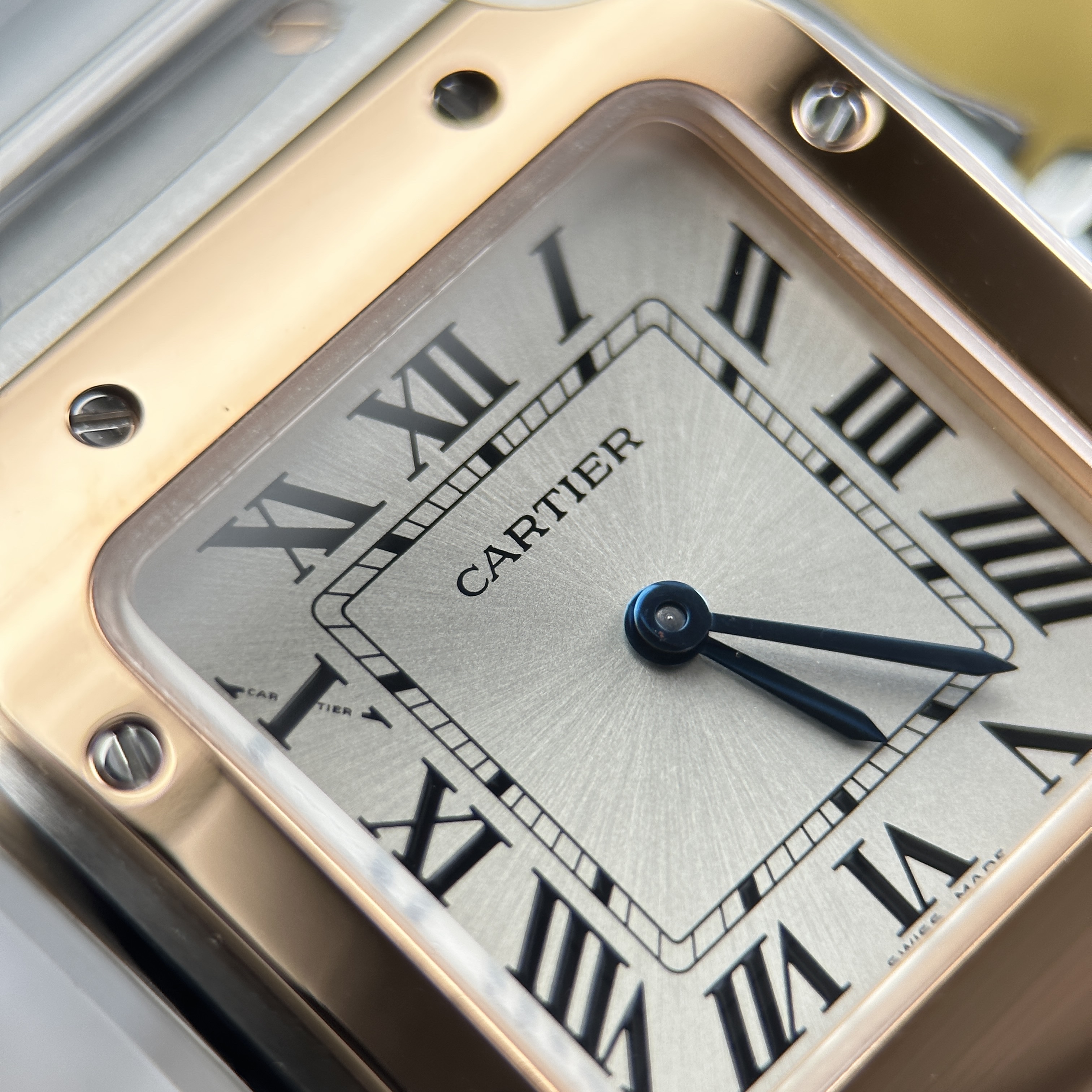 Đồng hồ Cartier de Santos small model • Size 27mm x 34.5mm . 1
