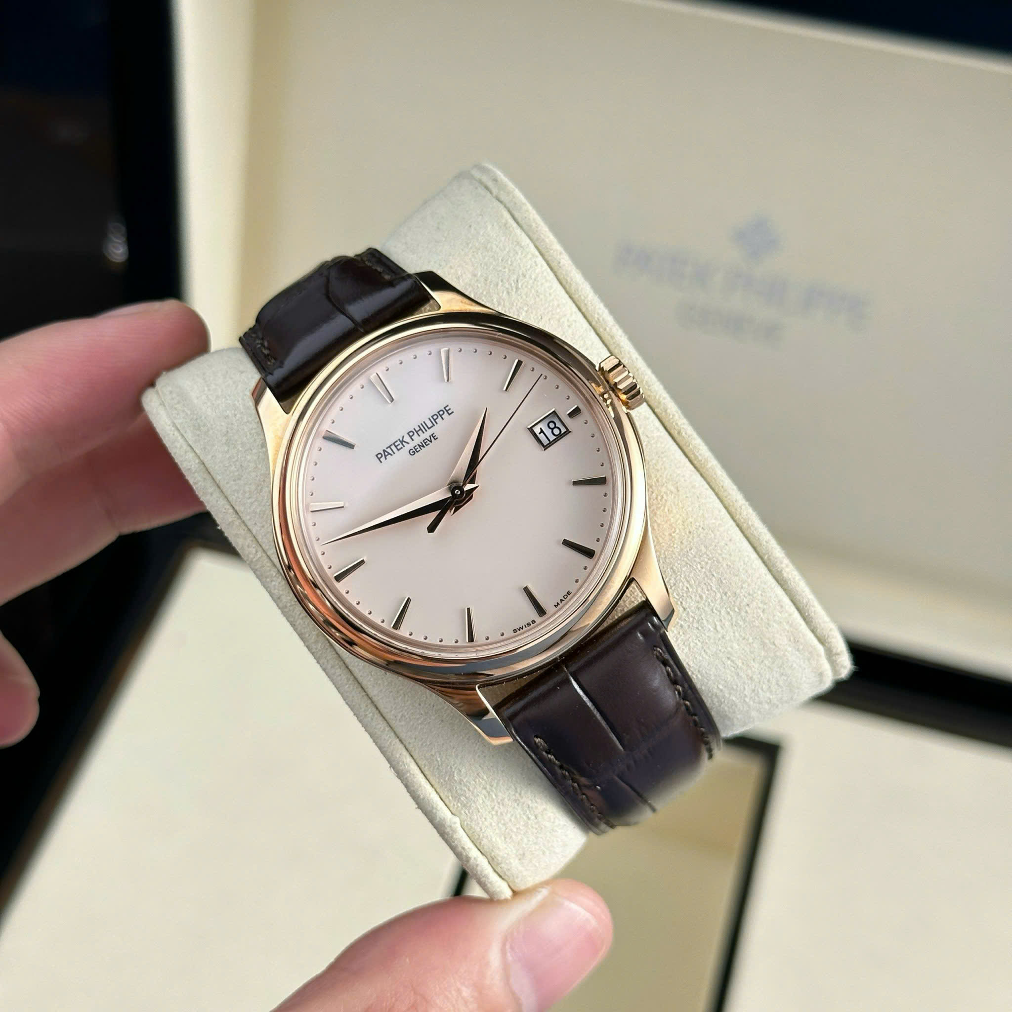 Đồng hồ  Patek Philippe Calatrava 5227, size 39mm, Vàng