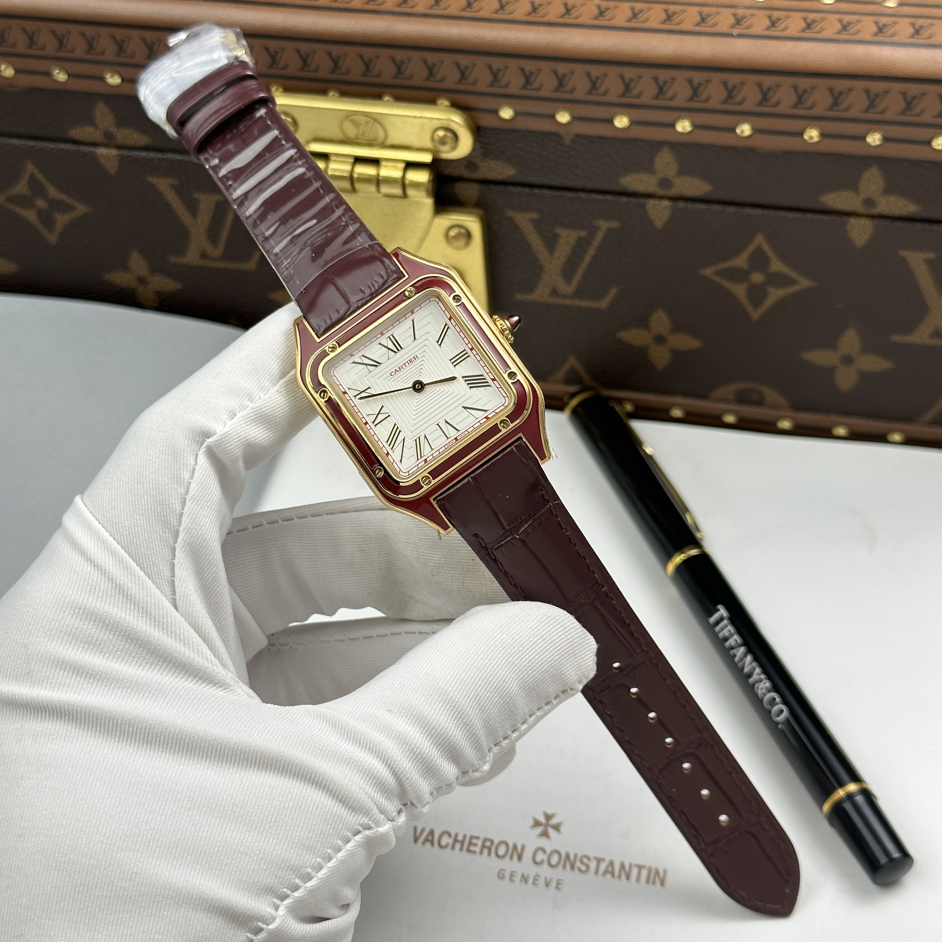 Đồng hồ Cartier Santos Dumont large model, size 43.5mm x 31.4mm, Đỏ