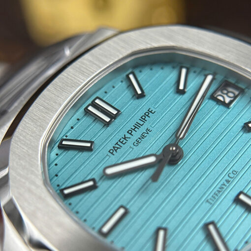  Đồng hồ Patek Philippe Nautilus 5711, mặt Tiffany, Size 40mm