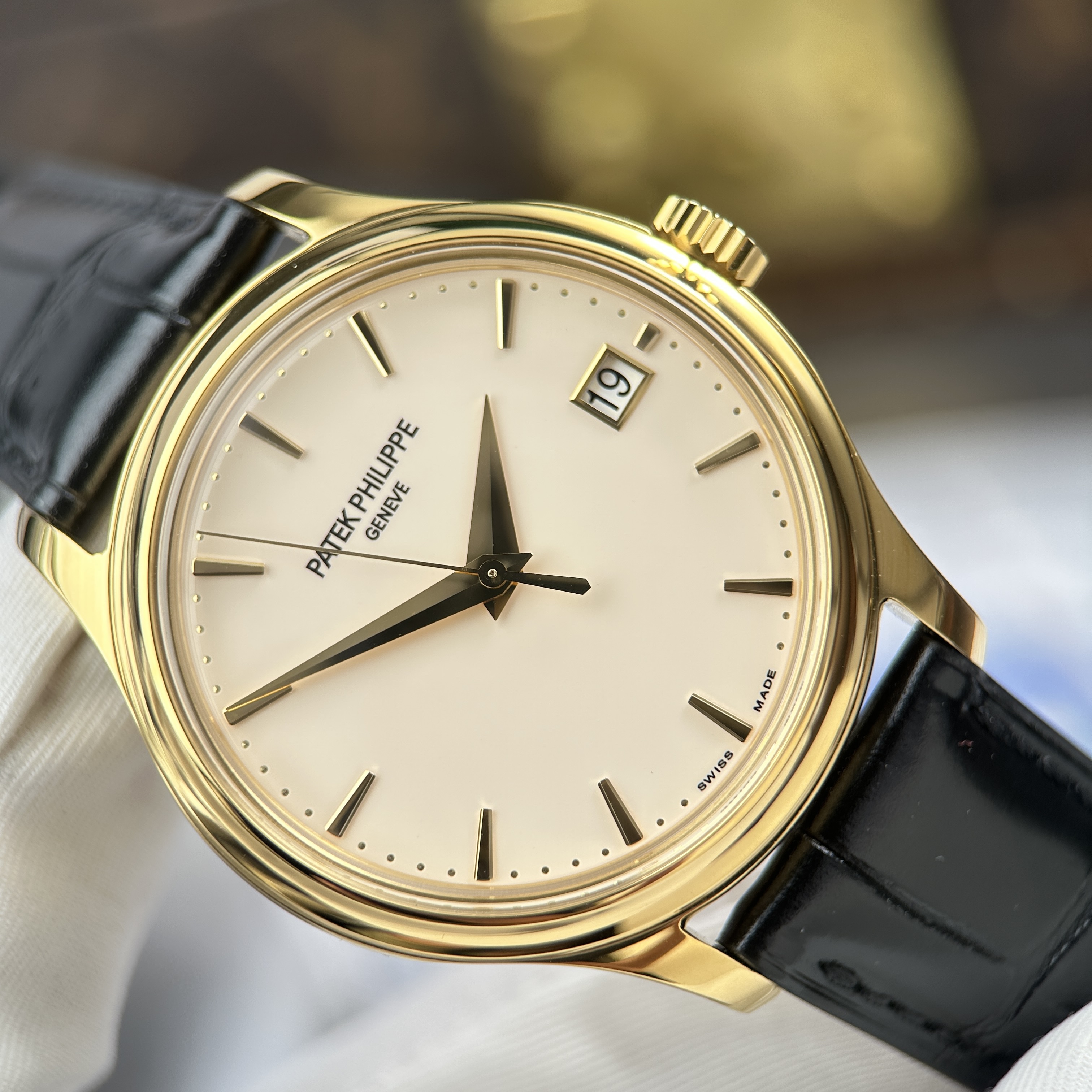 Đồng hồ Patek Philippe Calatrava 5227, Size 39mm, Gold
