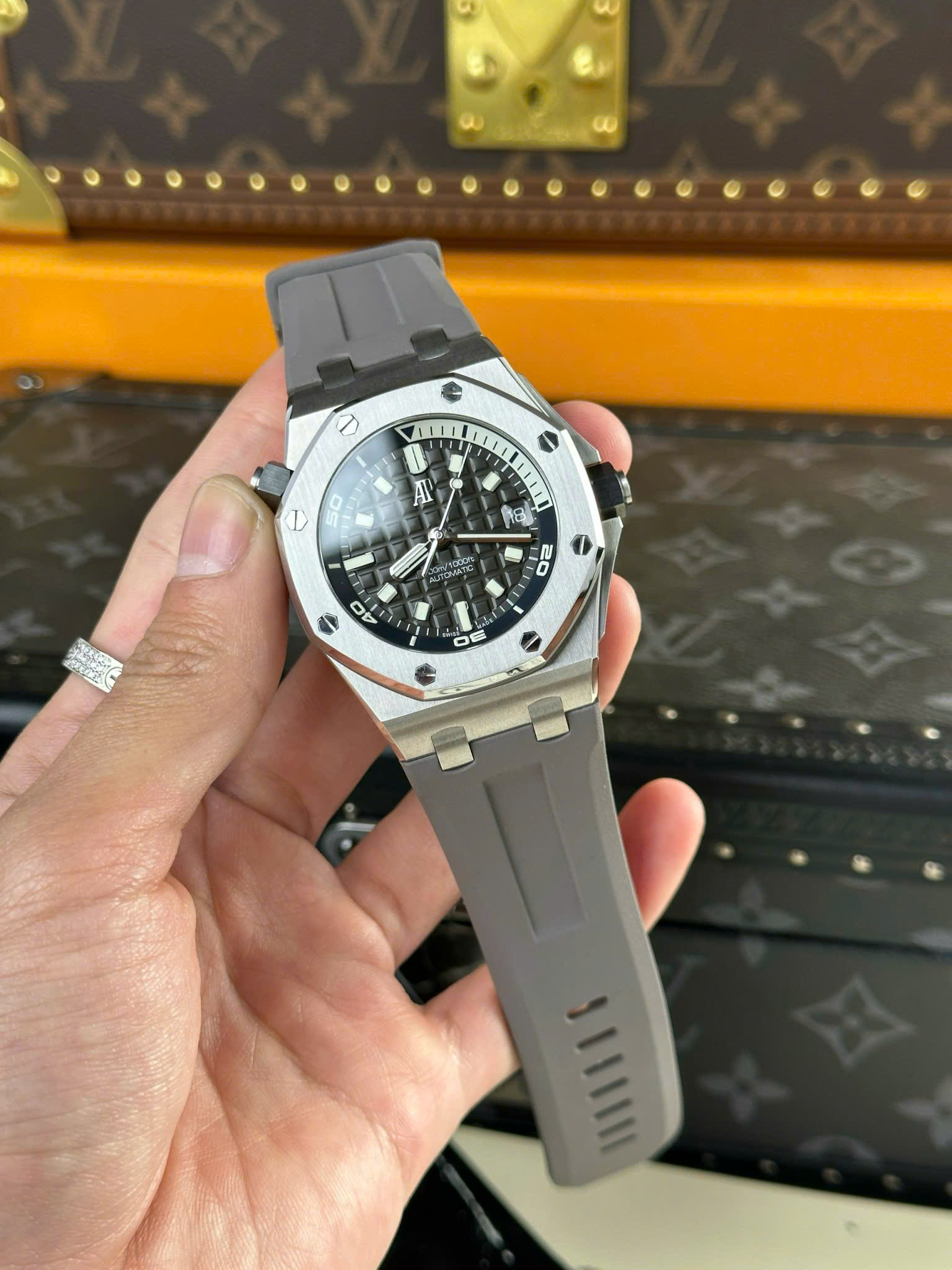 Đồng hồ nam Audemars Piguet Royal Oak Offshore 15720, size 42mm, màu xám