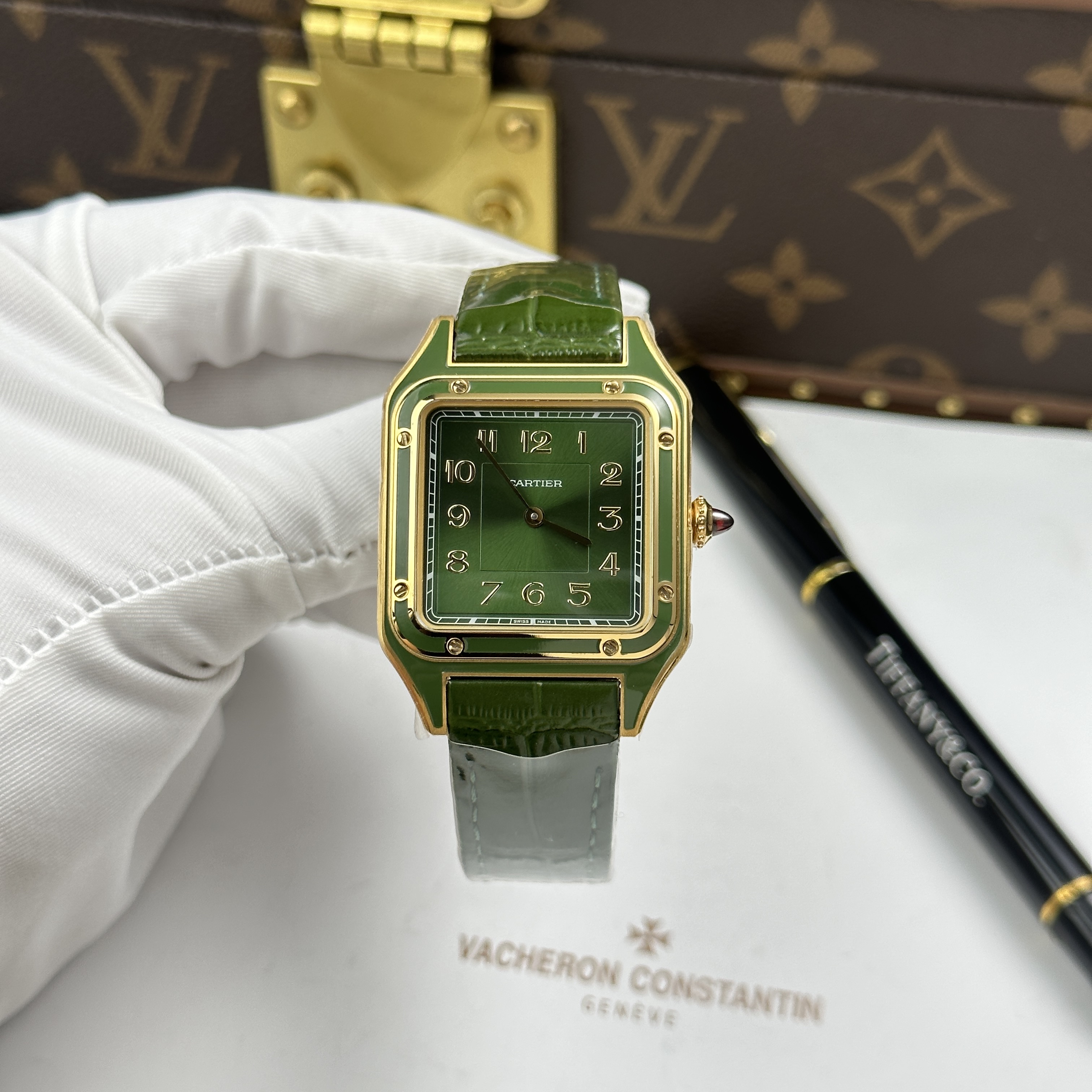 Đồng hồ Cartier Santos Dumont large model — Size 43.5mm x 31.4mm