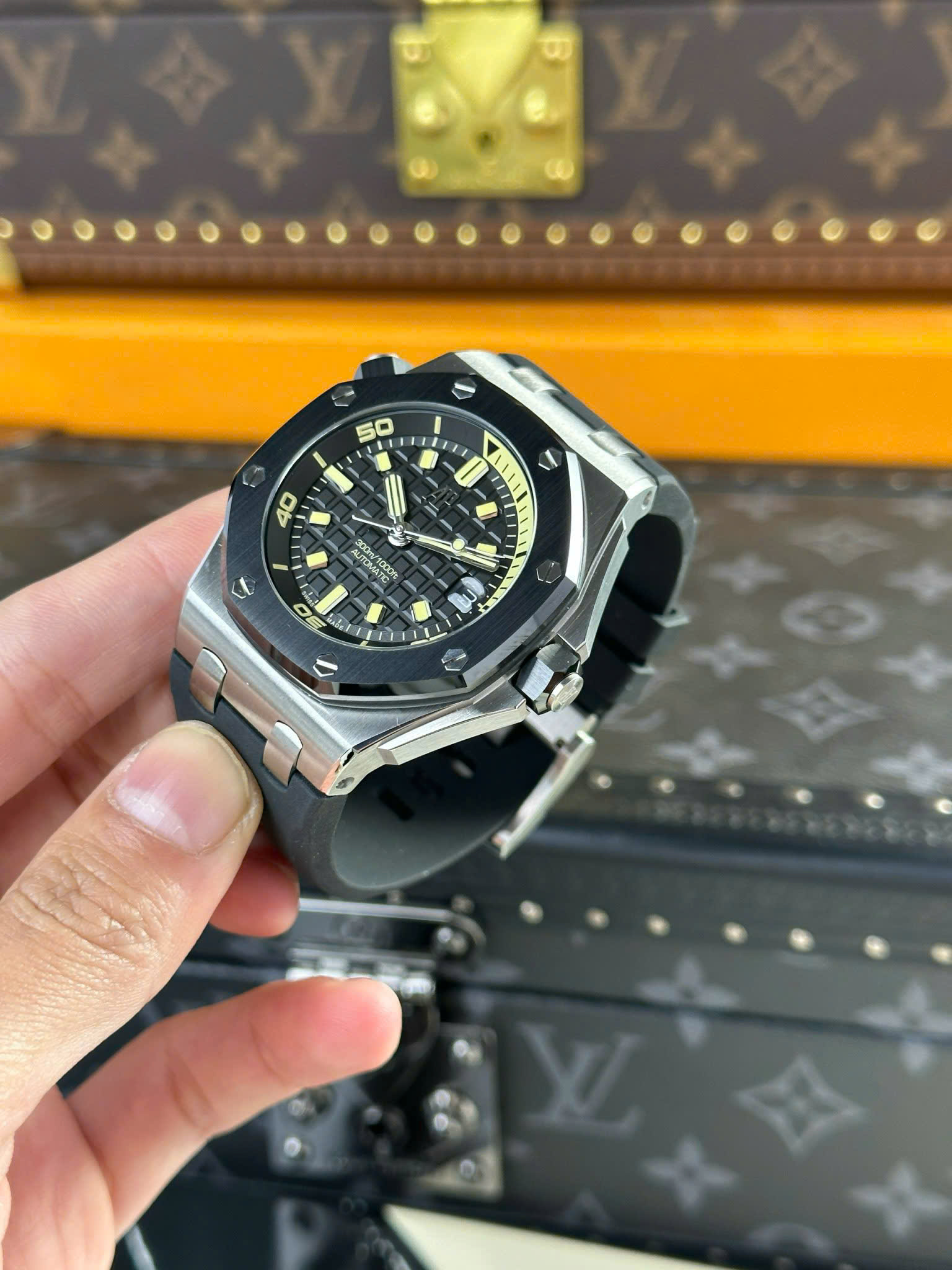 Đồng hồ nam Audemars Piguet Royal Oak Offshore 15720, size 42mm, màu đen