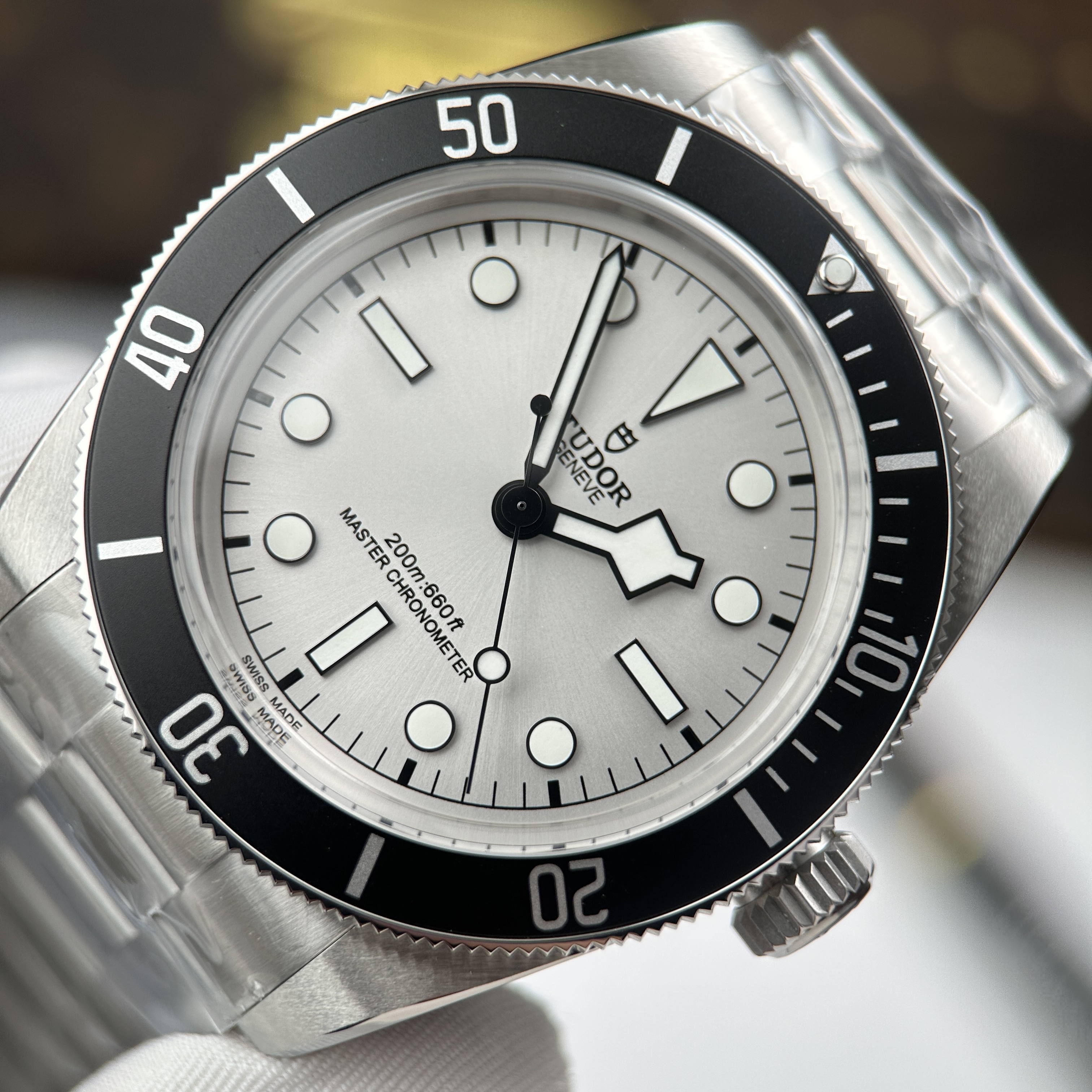 Đồng hồ Tudor Heritage Black Bay 68, size 43mm, Trắng