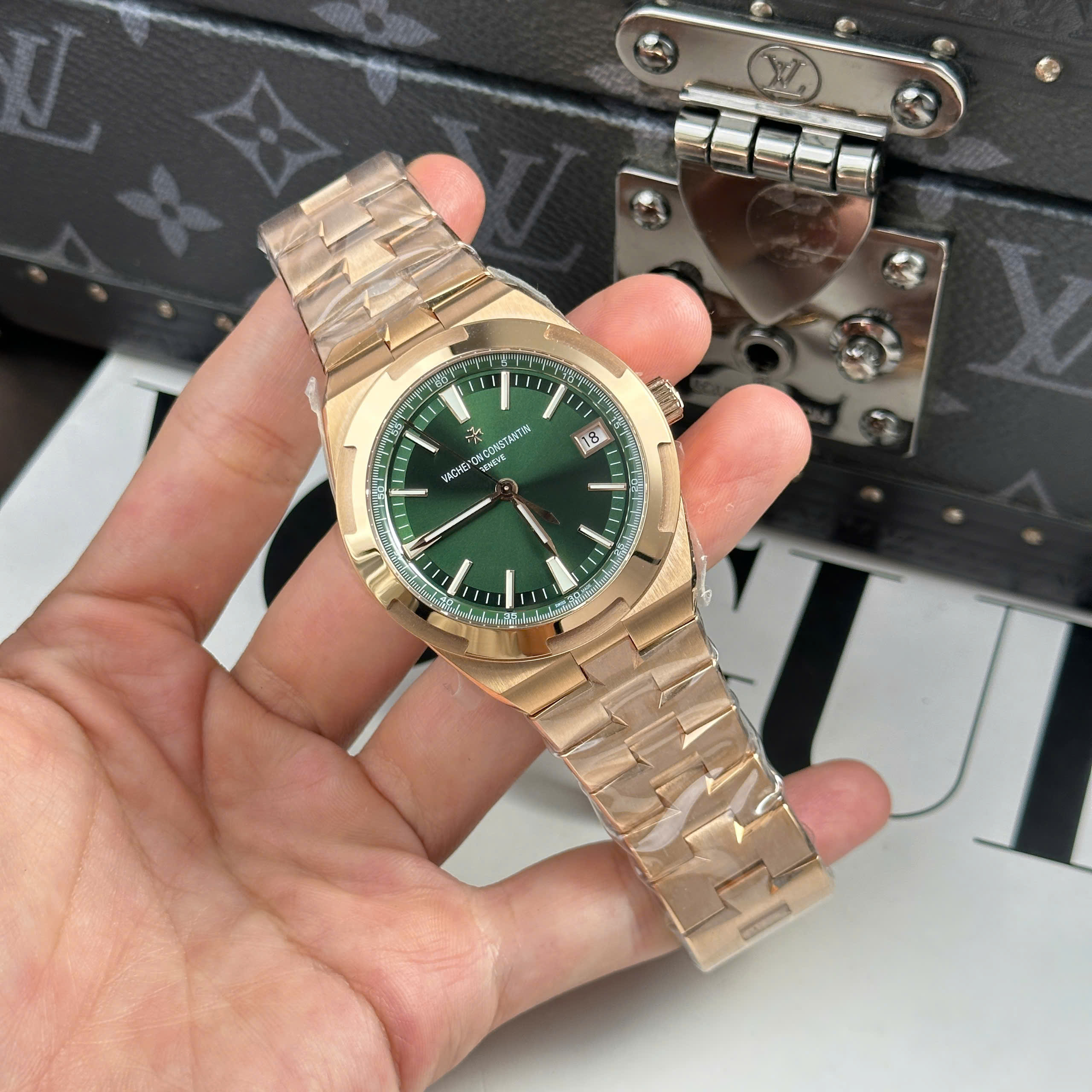 Đồng hồ Vacheron Constantin Overseas 4500V, Size 41mm