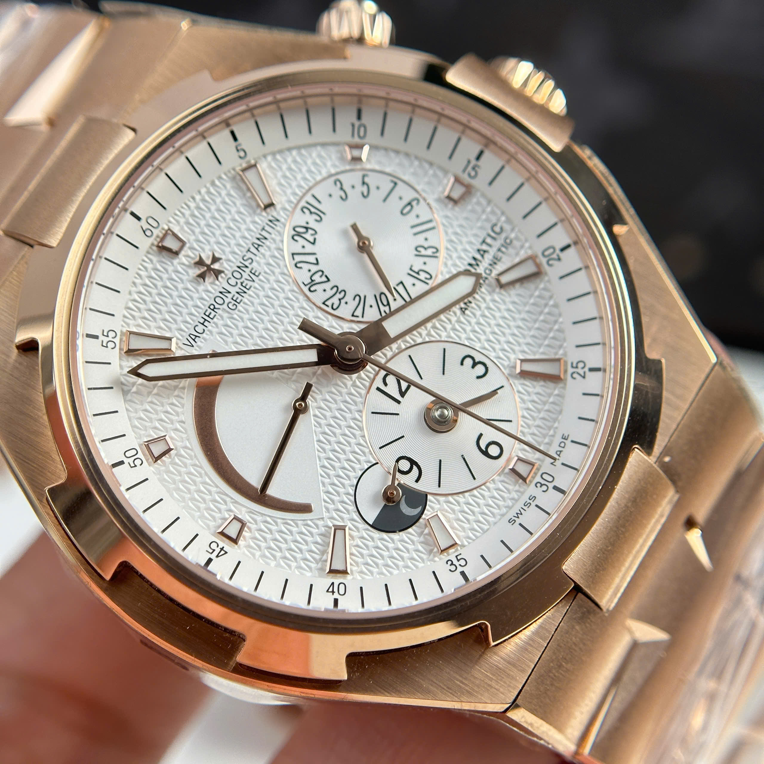 Đồng hồ Vacheron Constantin Overseas Dual Time 47450, Size 42mm, màu Gold