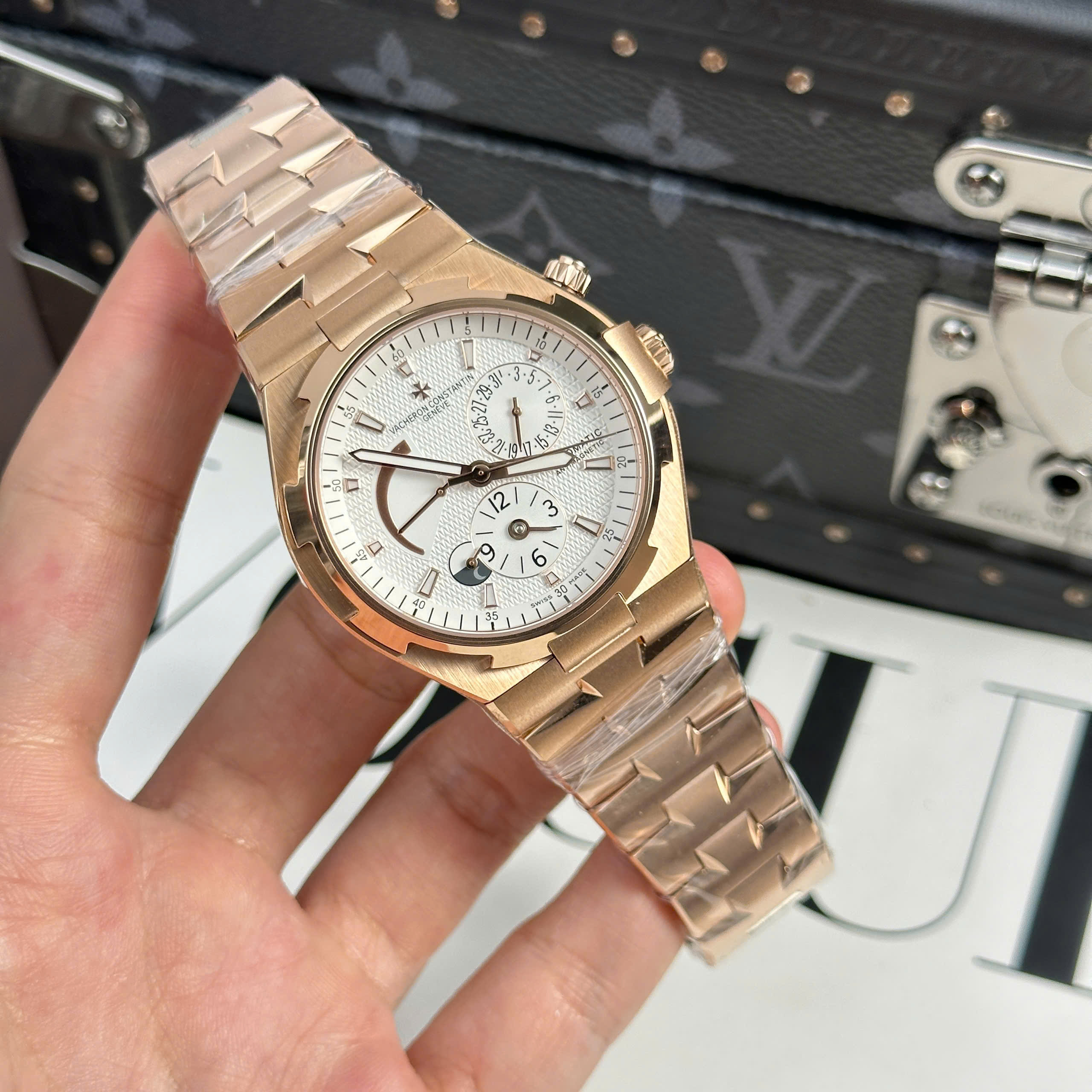 Đồng hồ Vacheron Constantin Overseas Dual Time 47450, Size 42mm, màu Gold