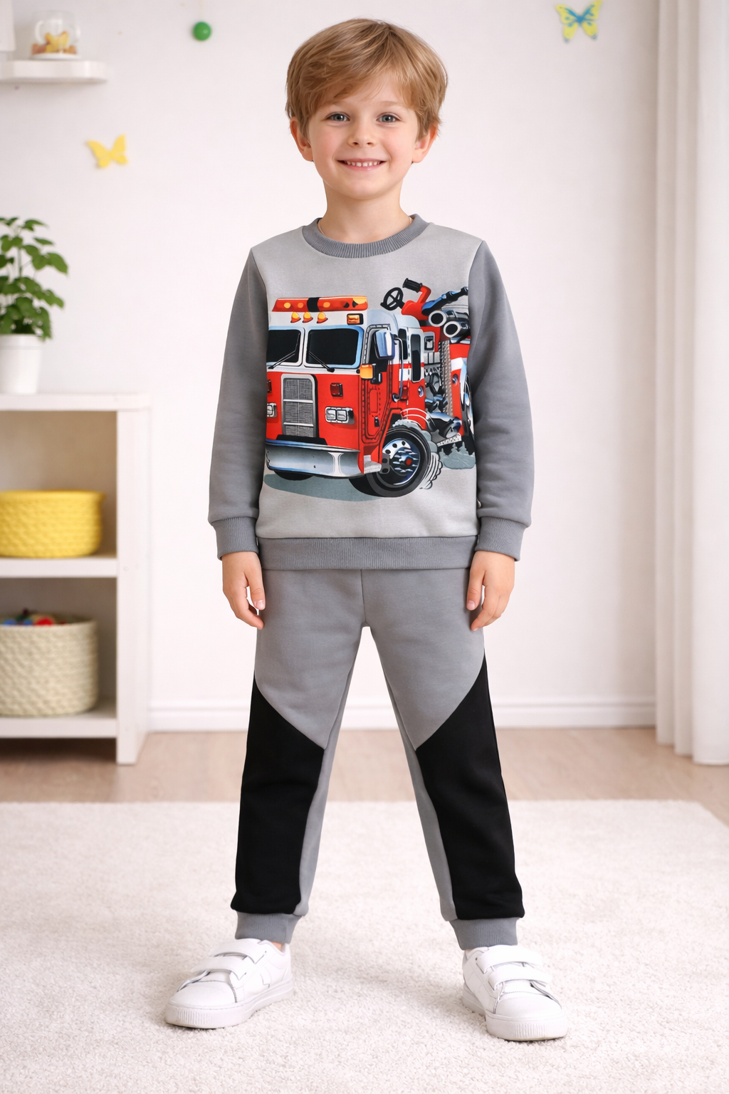 Vaikiškas treningas su gaisrinės mašinos piešiniu