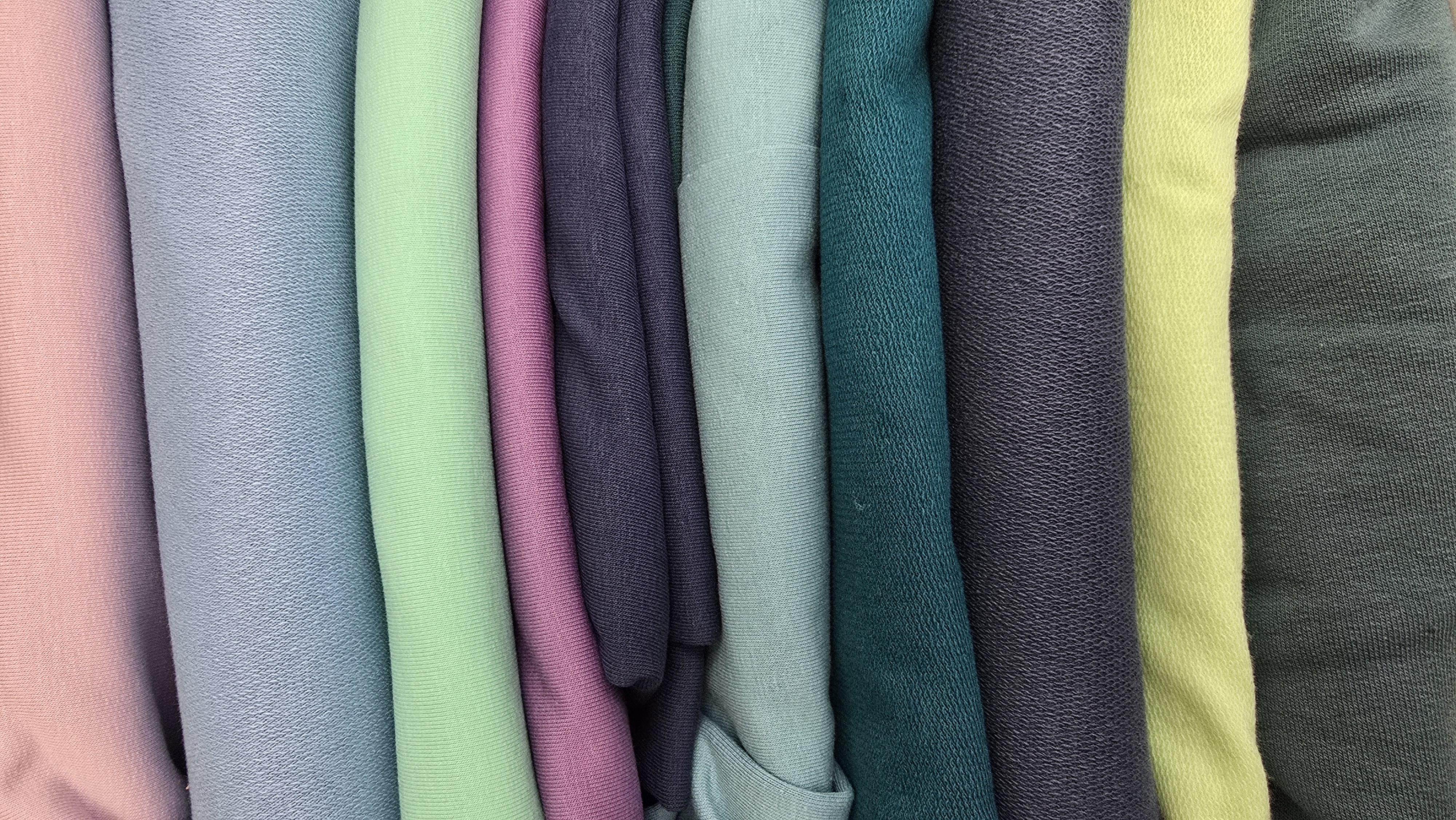 Vaikiškų kostiumėlių komplektas