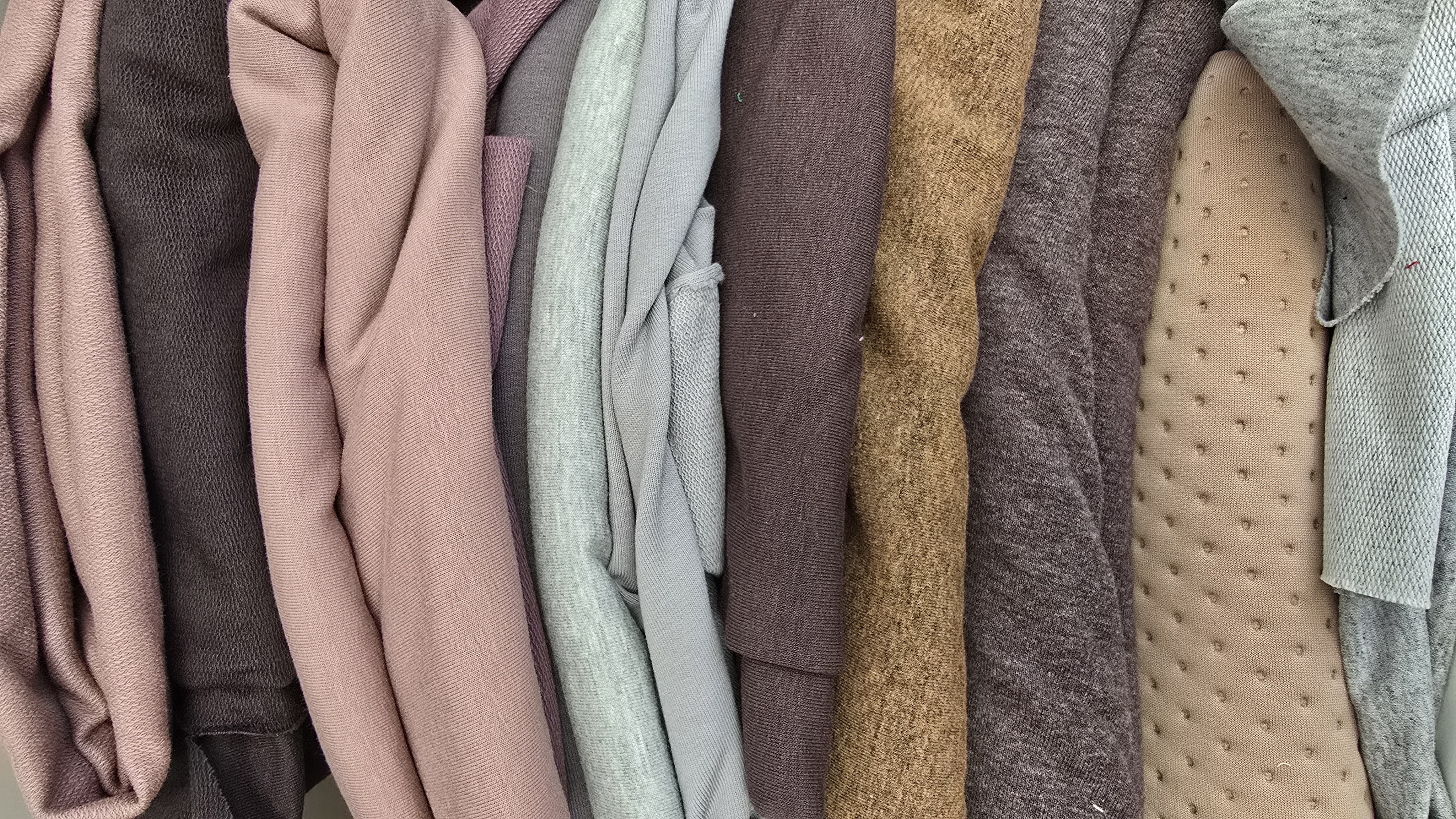 Vaikiškų kostiumėlių komplektas