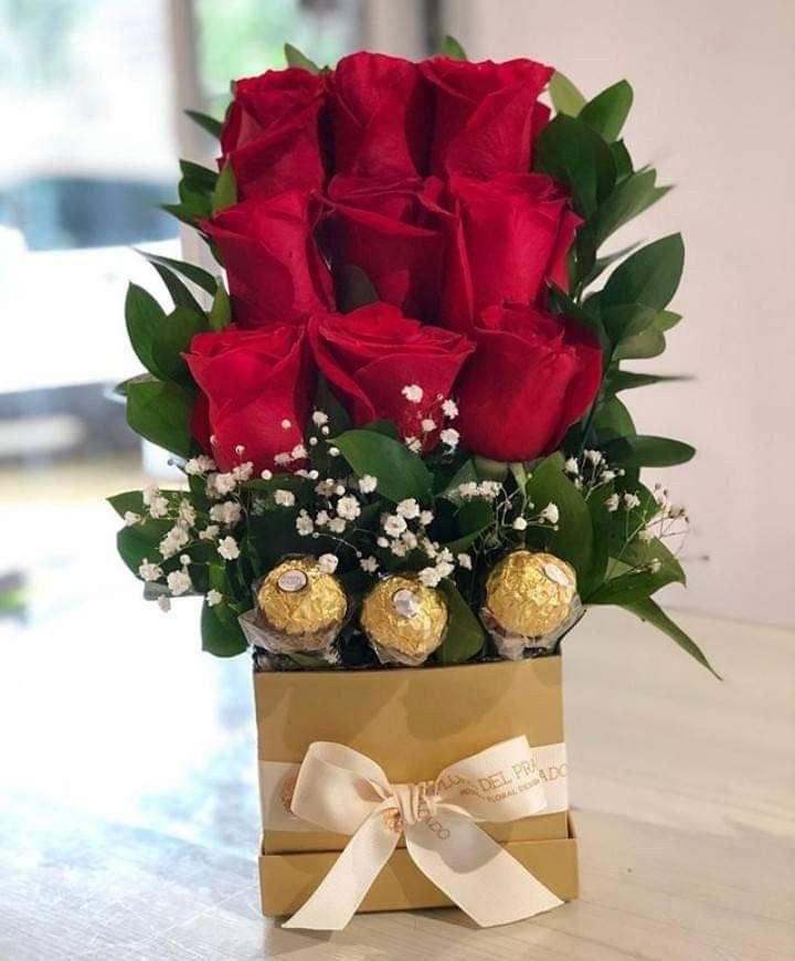 Arreglo de Rosas Premium & Ferrero Rocher