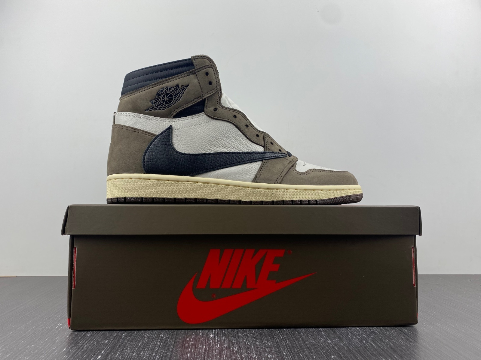 Travis Scott x Air Jordan 1 Retro High Dark Mocha