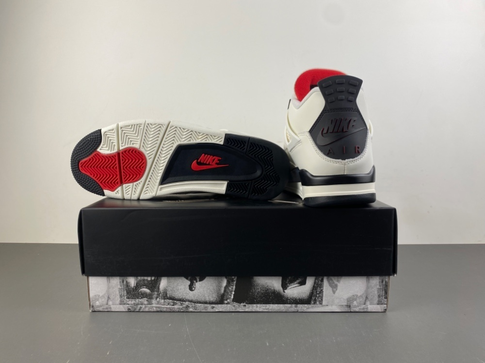 Nike Air Jordan 4 Retro "Flight Club"