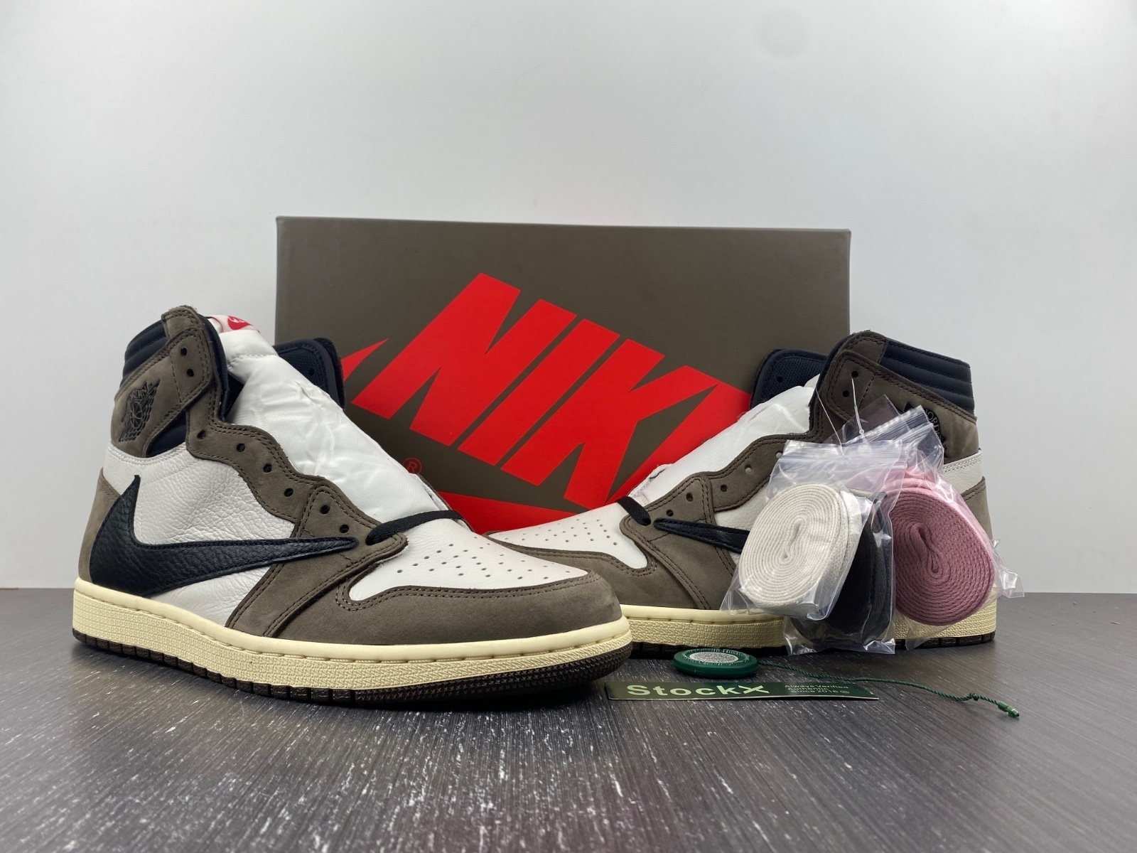 Travis Scott x Air Jordan 1 Retro High Dark Mocha