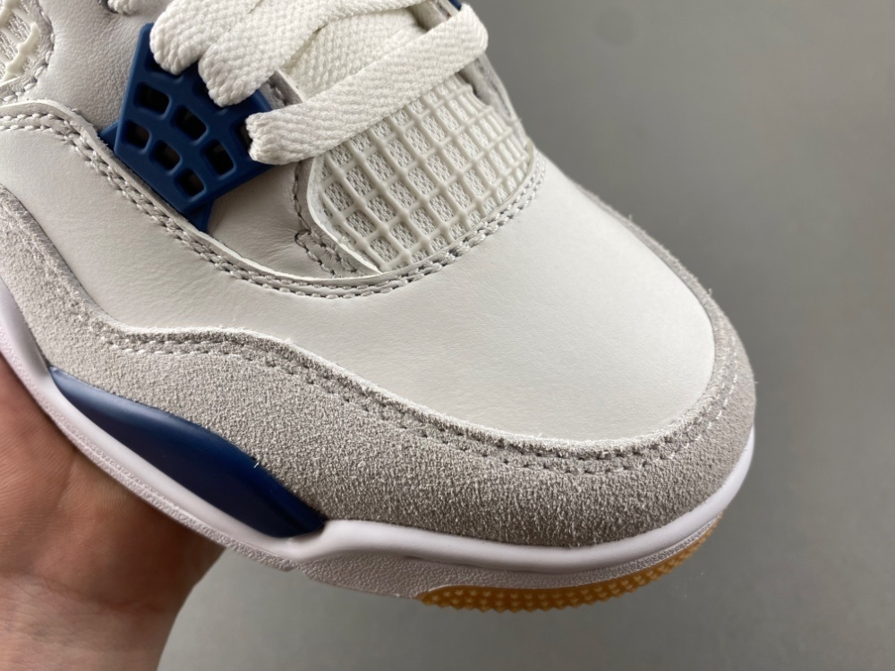  Nike SB x Air Jordan 4 “Navy”