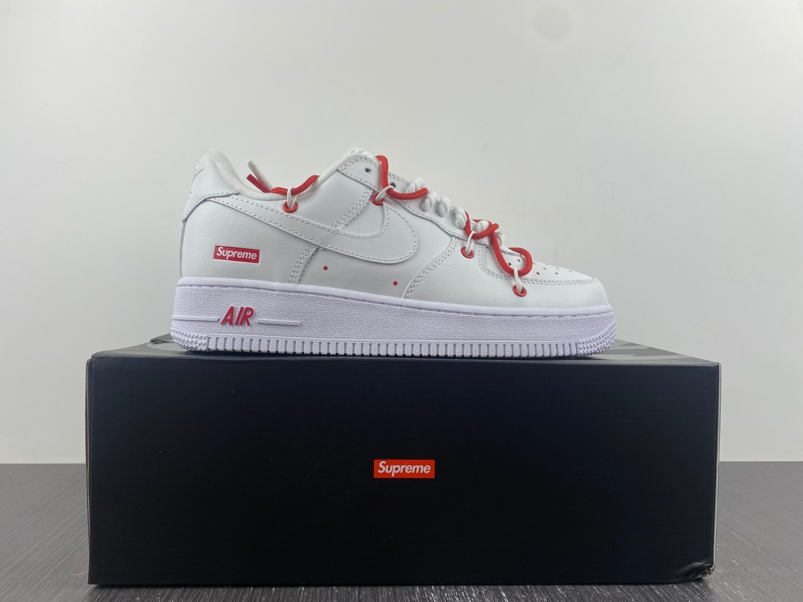 Nike Air Force 1 x Supreme