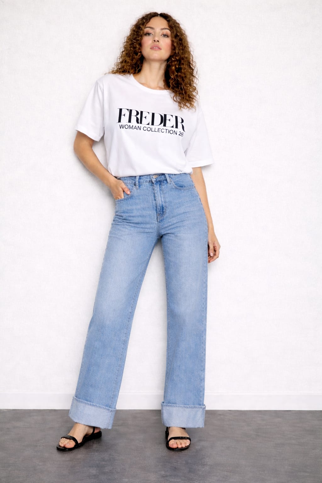 JEANS STRAIGTH BAJO VUELTO