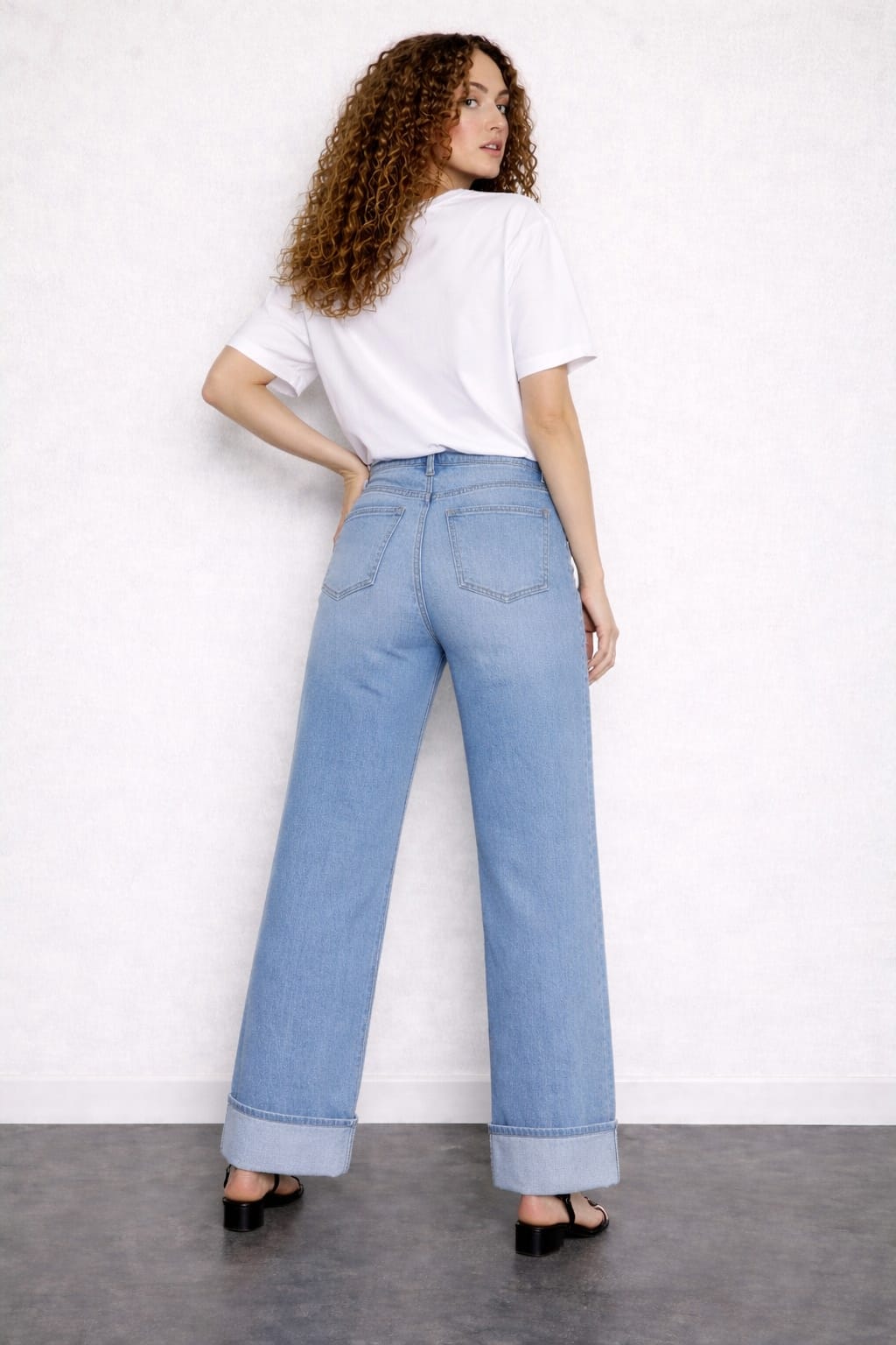 JEANS STRAIGTH BAJO VUELTO