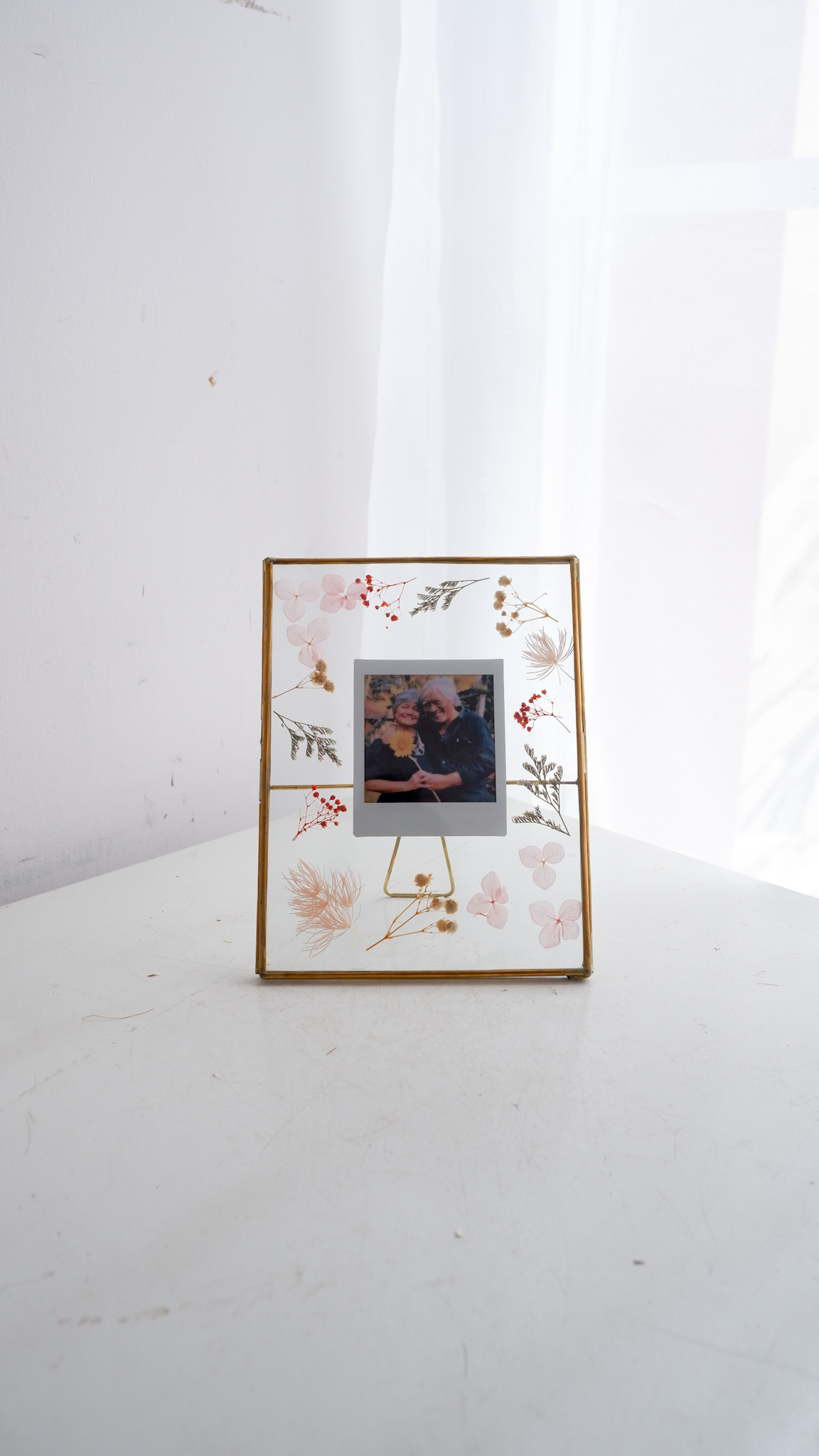 Floating/Standing Gold Frame