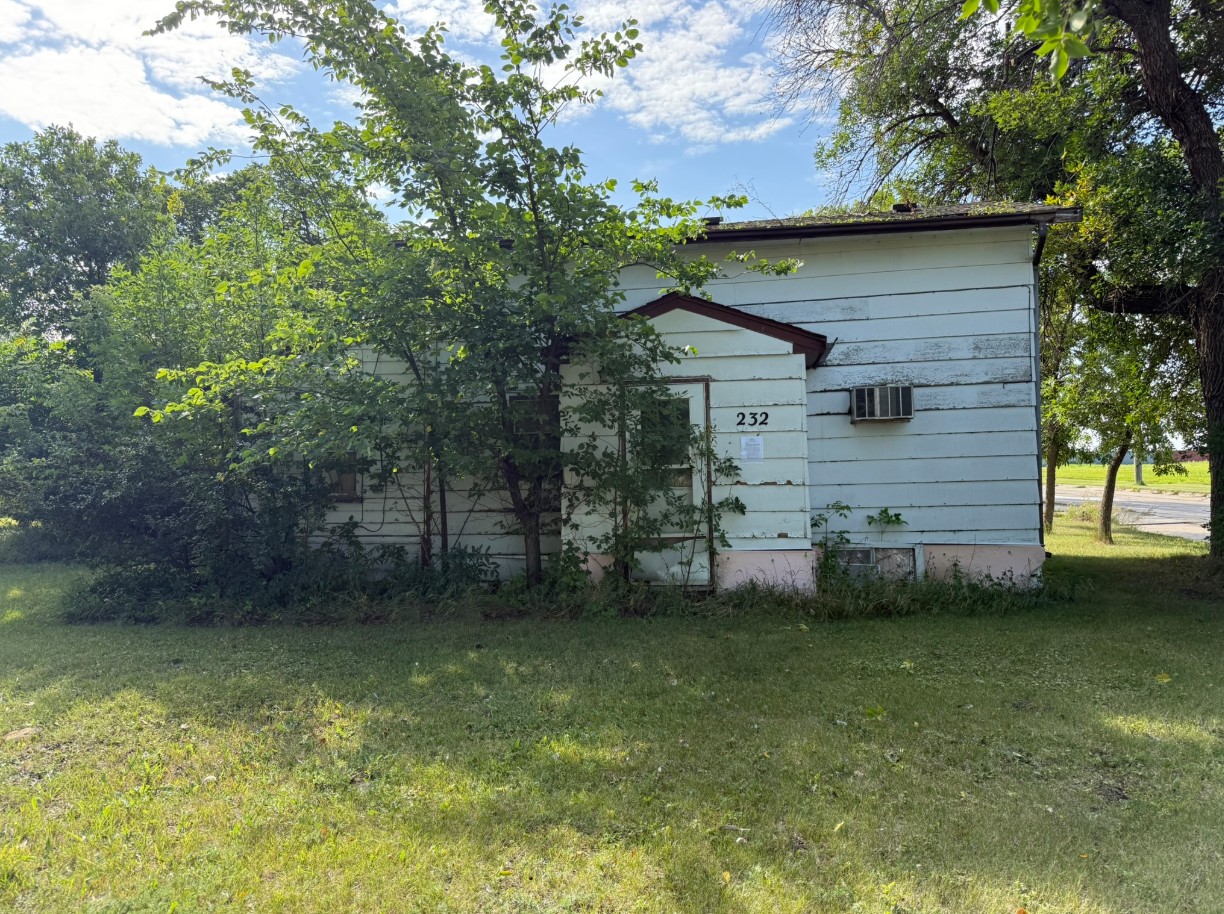 232 4th Street SW, Hallock, MN 56728