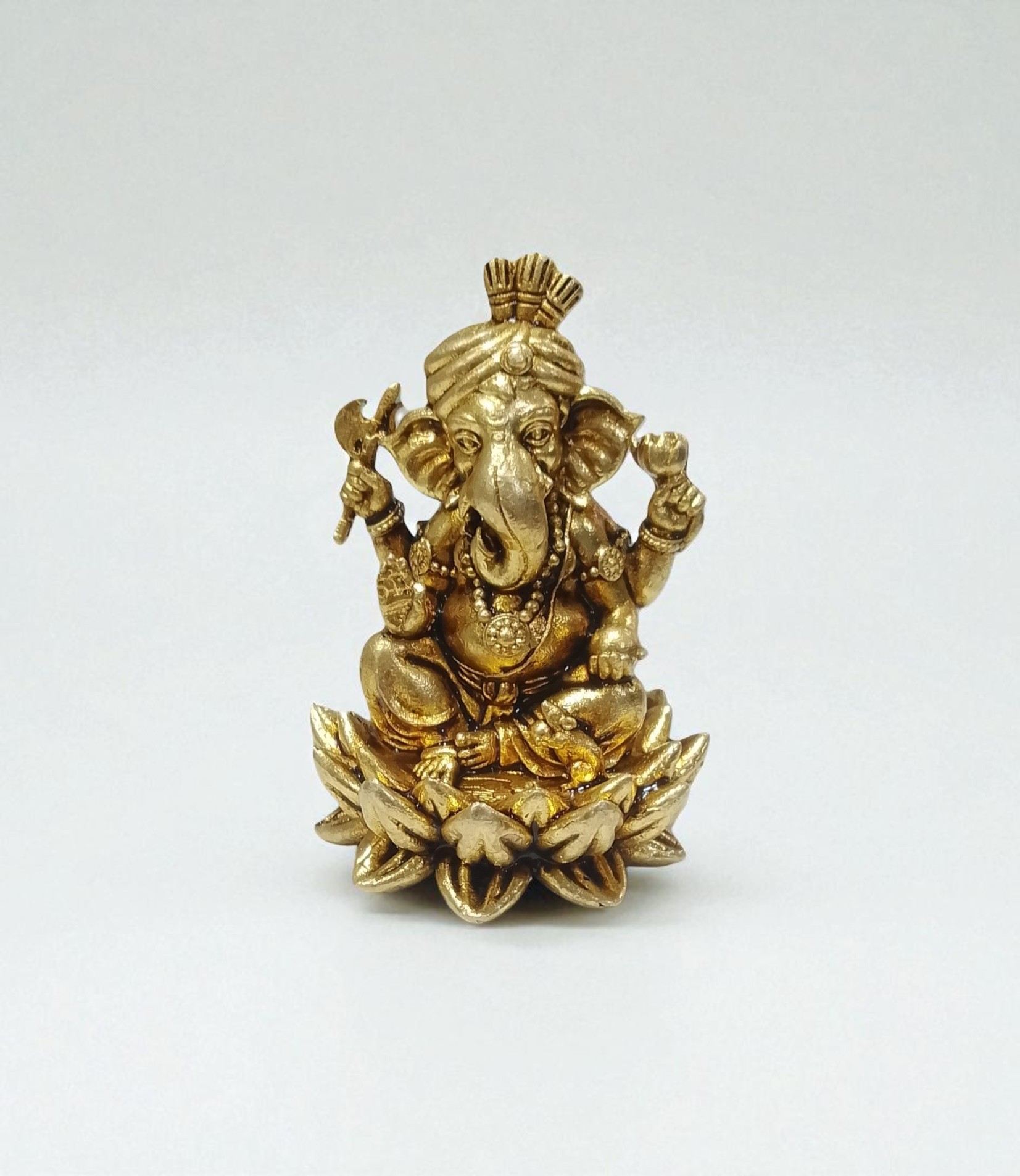 Ganpati Murti Wearing Pagadi – Brass Sitting Ganesha Idol for Worship & Gifts