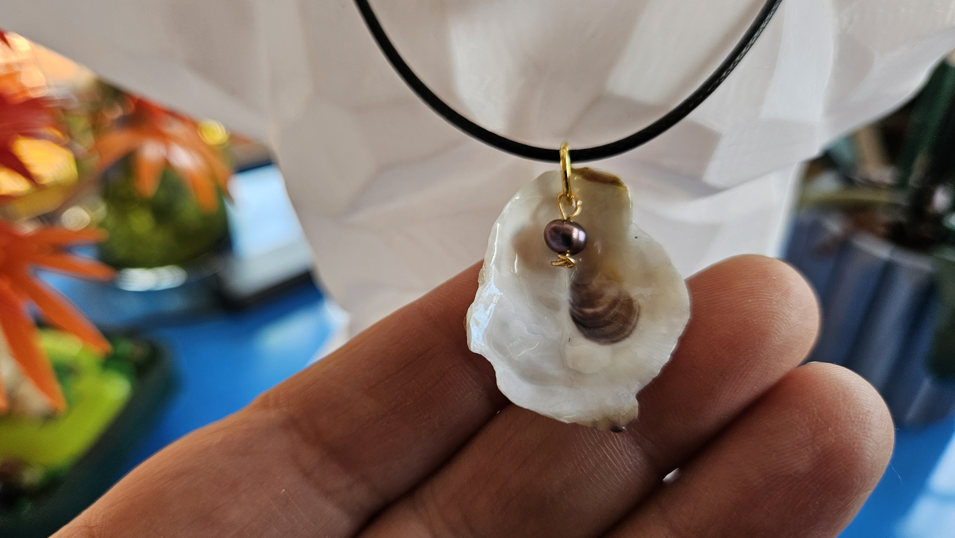 Collier “Crépuscule d’Halong” — Huître blanche & violette & Perle pétrole