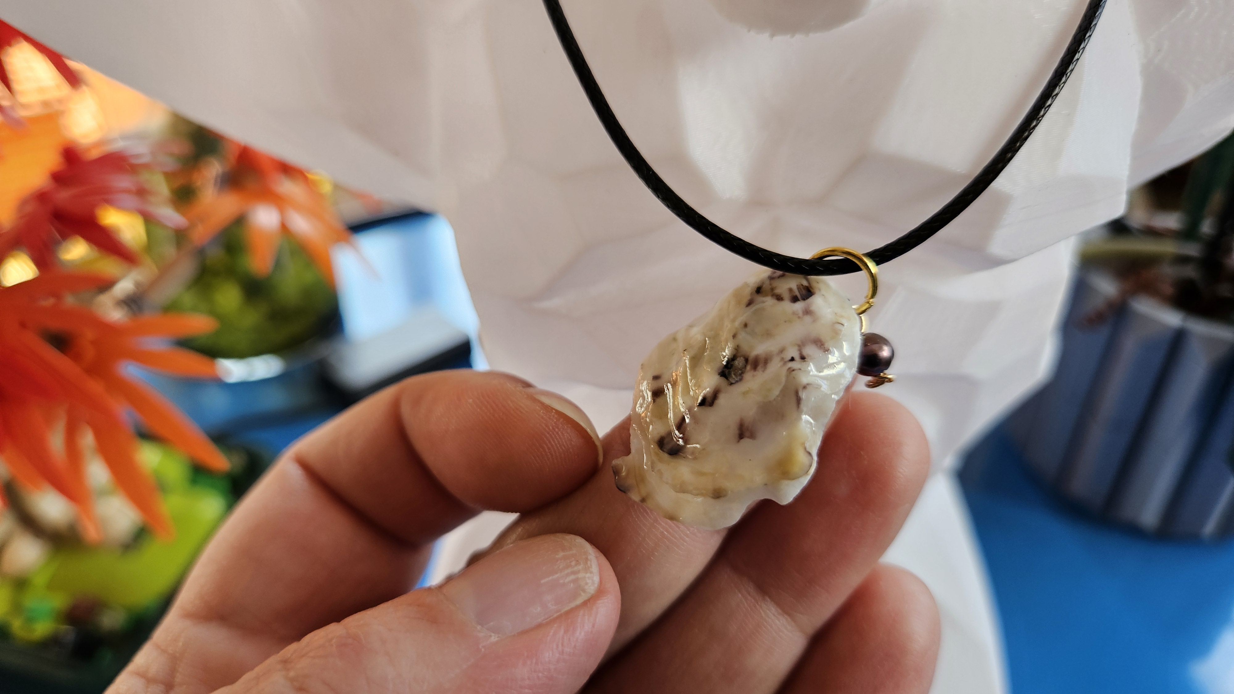 Collier “Crépuscule d’Halong” — Huître blanche & violette & Perle pétrole